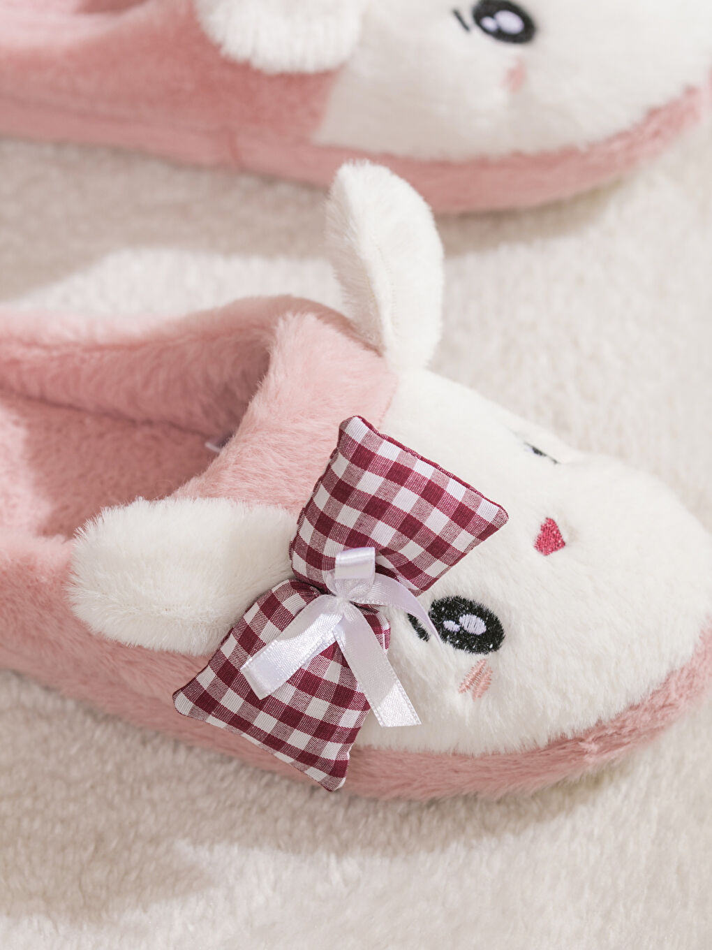 Pembe Tavşan Figürlü Pelüş Kadın Ev Terliği-2