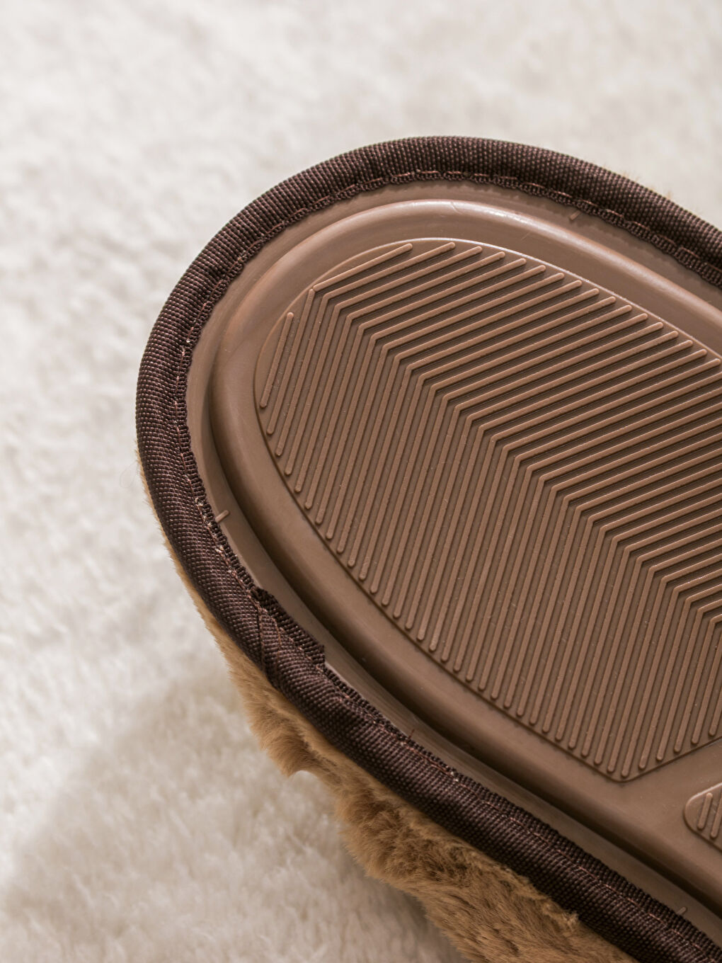 Kahverengi Nakışlı Pelüş Kadın Ev Terliği-4