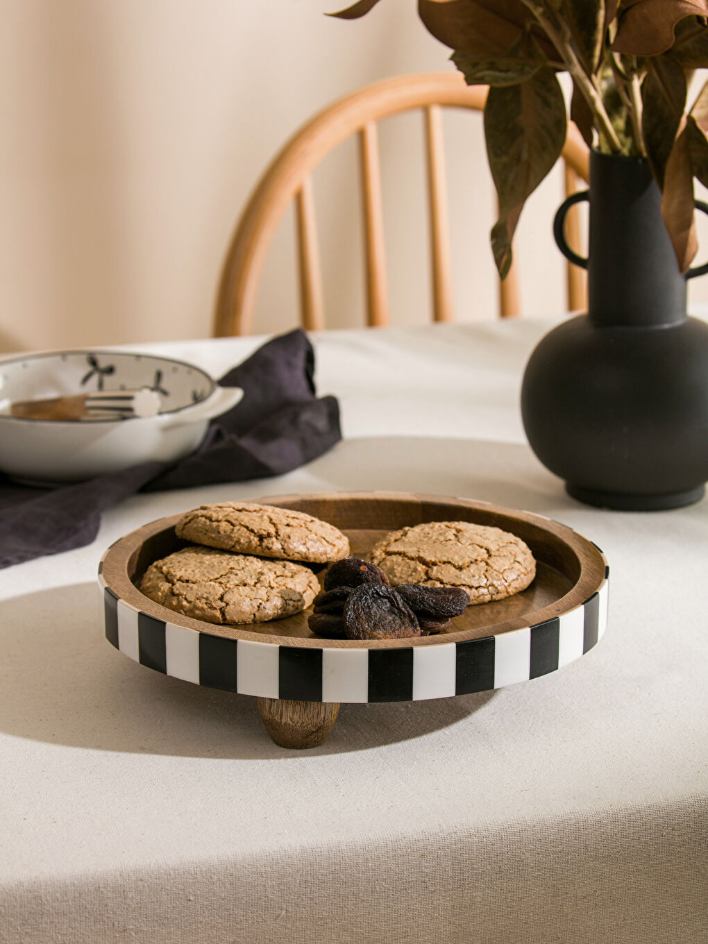 Footed Wooden Serving Plate 25 cm
