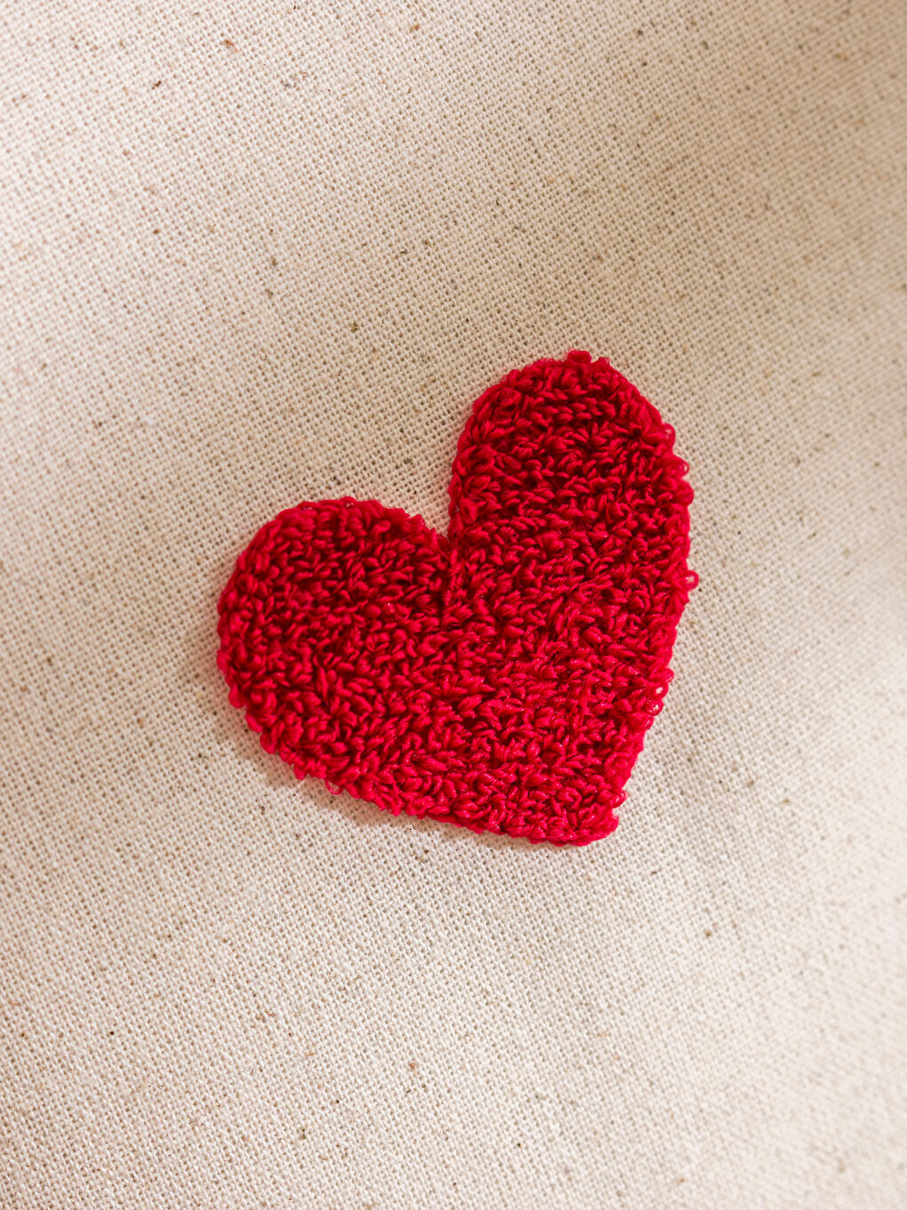 Kırmızı Kalp Baskılı Kırlent Kılıfı 45x45 cm-2