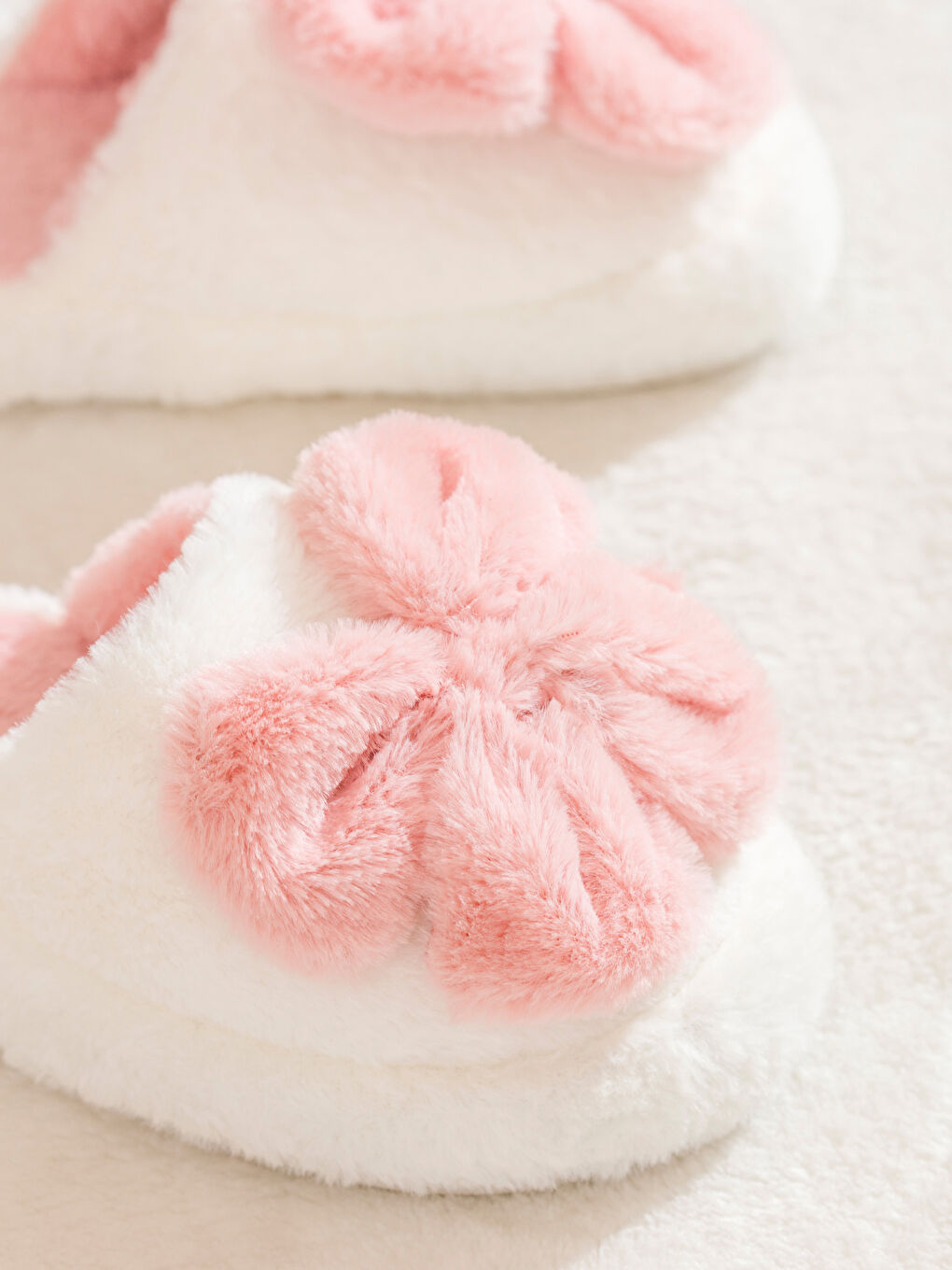 Beyaz Fiyonk Detaylı Kadın Ev Terliği-2