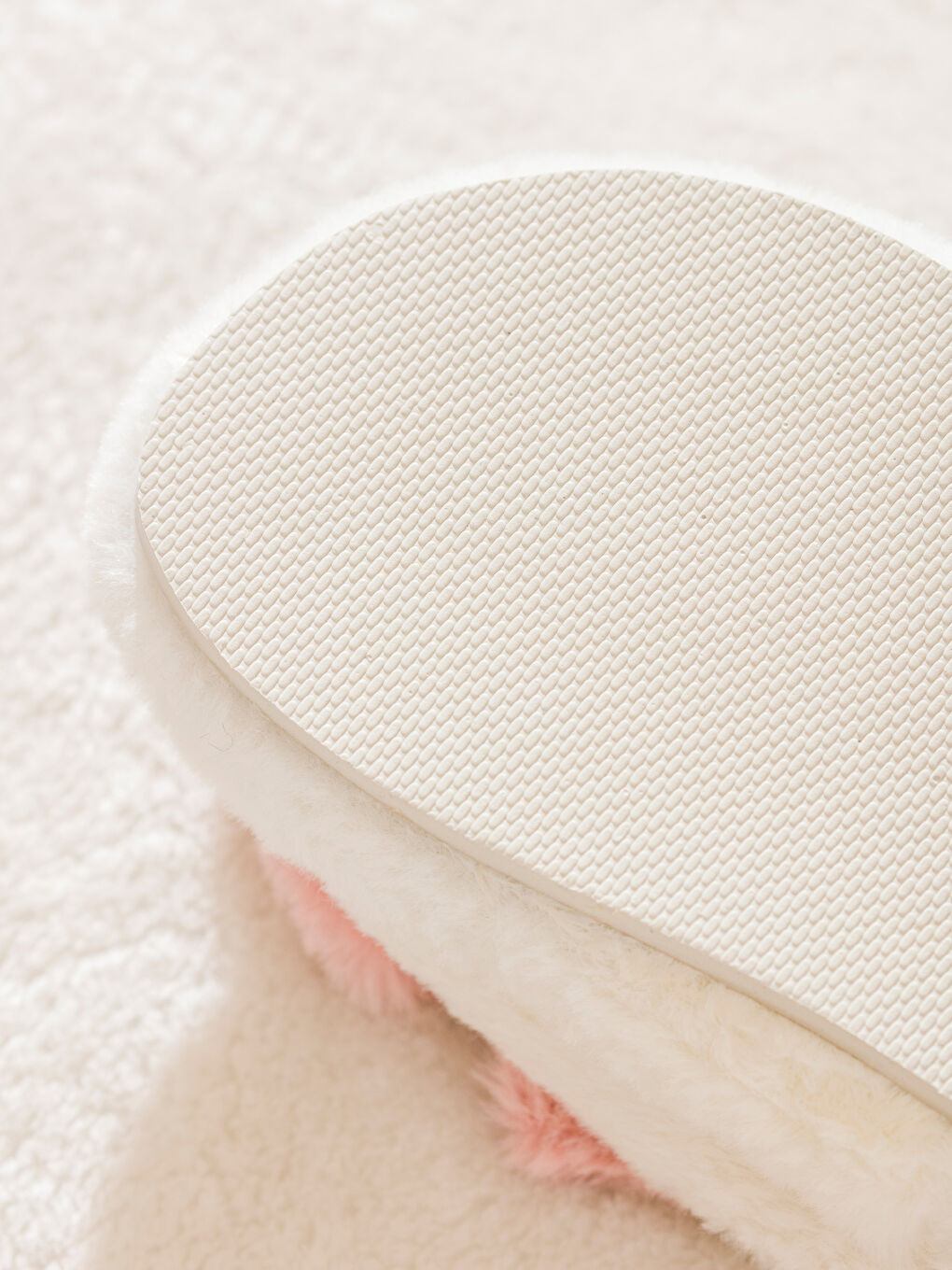 Beyaz Fiyonk Detaylı Kadın Ev Terliği-4