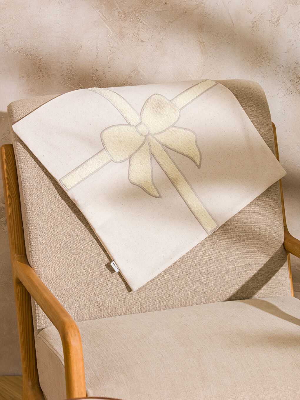 Bej Fiyonk Baskılı Kırlent Kılıfı 45x45 cm-1