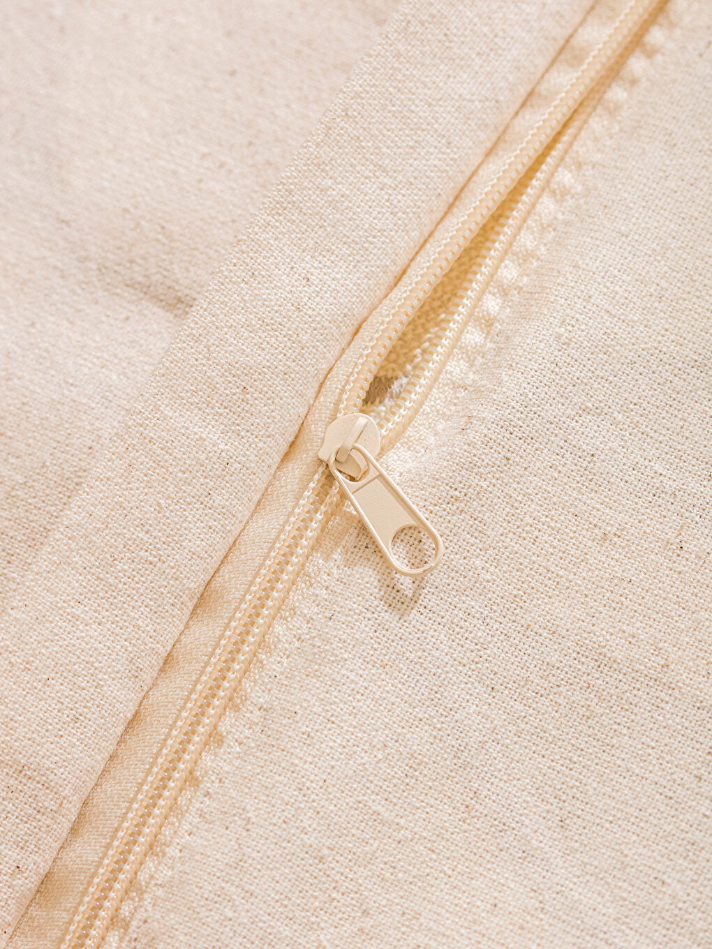 Bej Fiyonk Baskılı Kırlent Kılıfı 45x45 cm-3