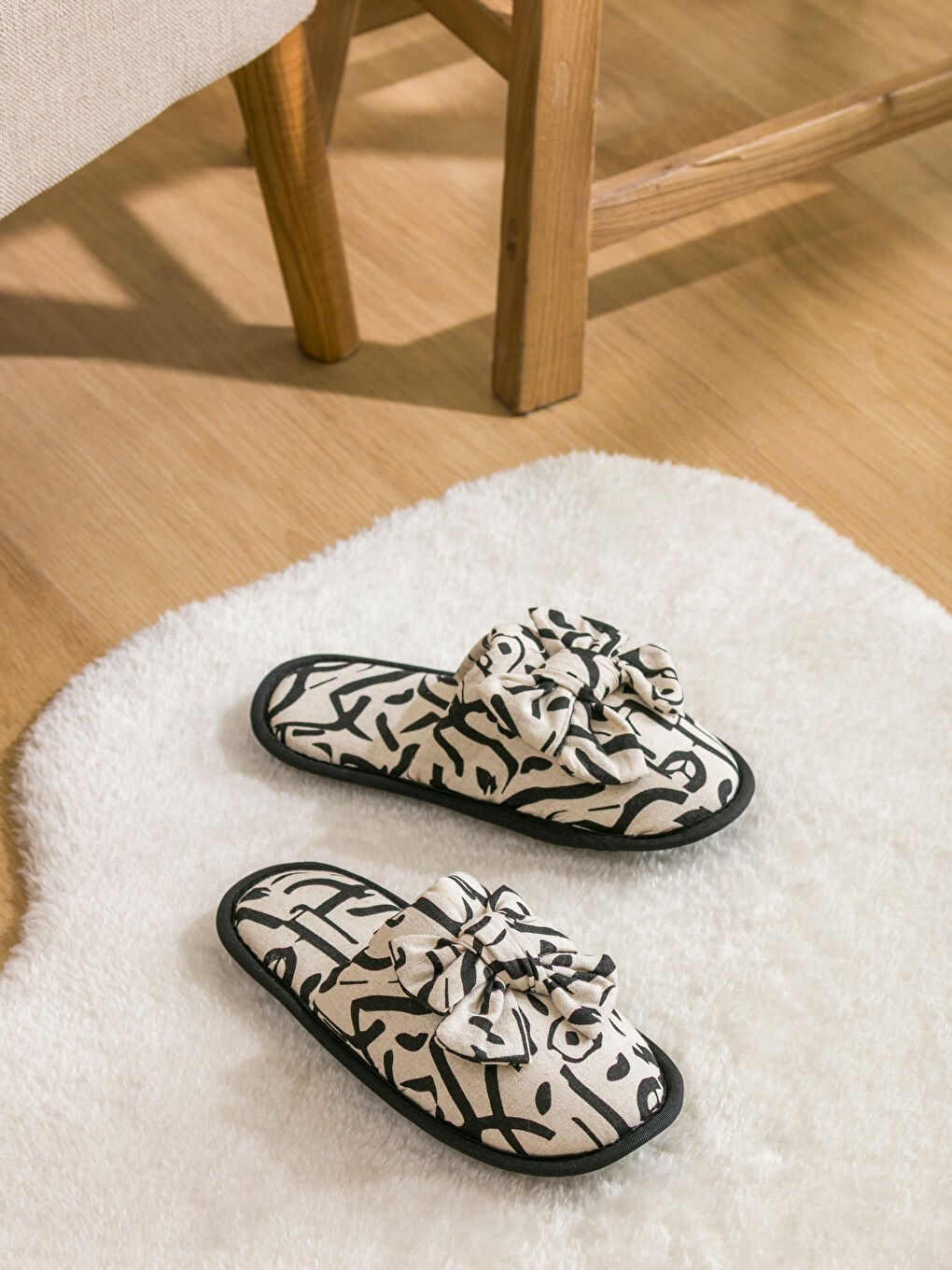 Karışık Fiyonk Detaylı Kadın Ev Terliği-1