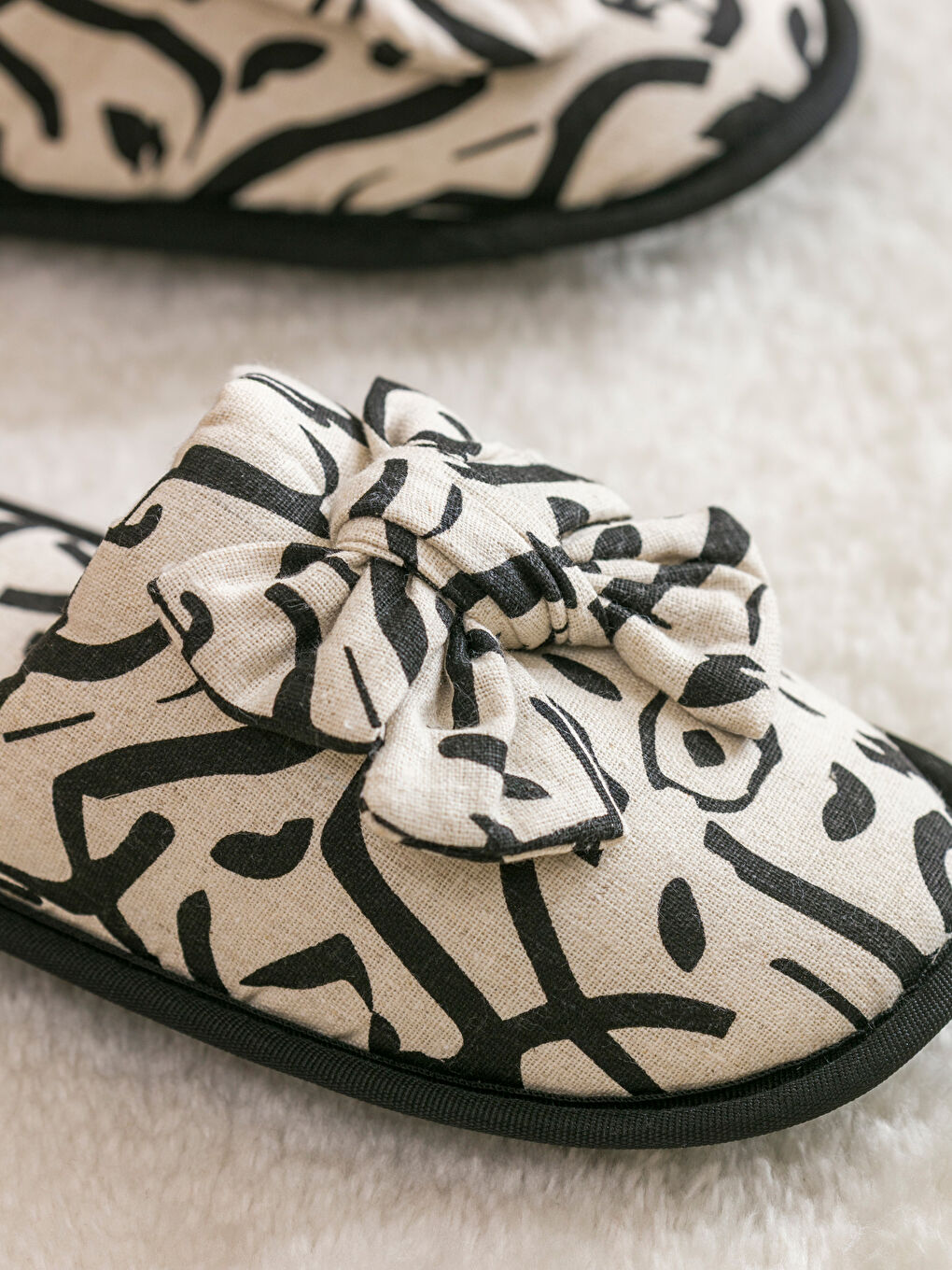 Karışık Fiyonk Detaylı Kadın Ev Terliği-2