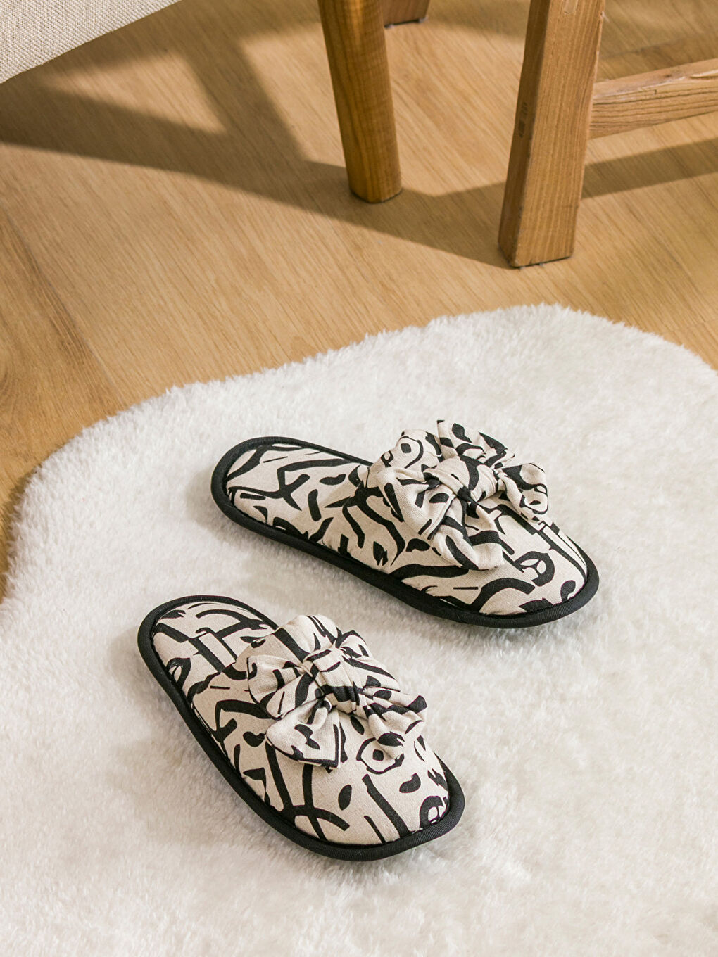 Karışık Fiyonk Detaylı Kadın Ev Terliği