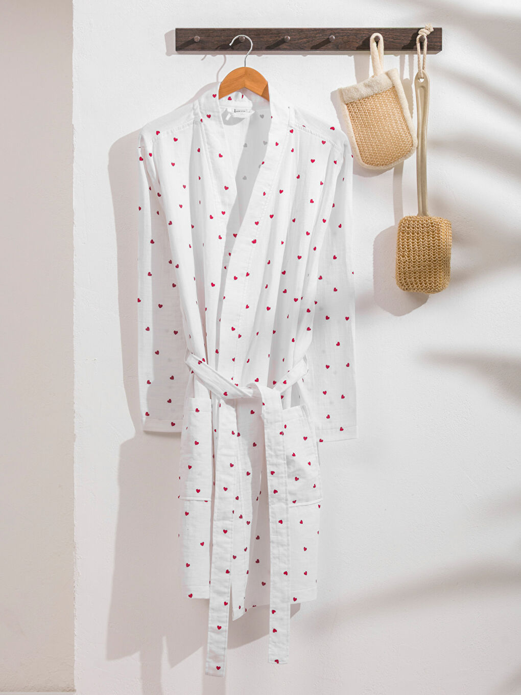 Kırmızı Kalp Baskılı Pamuklu Kadın Bornoz