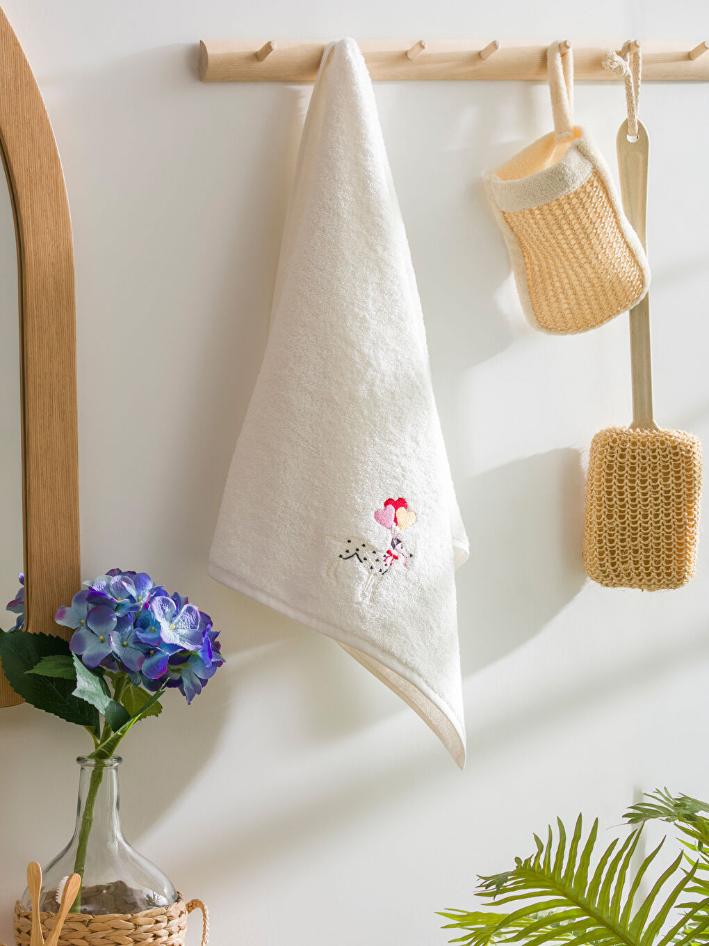 LCW HOME Vezeni cvetni pamučni ručni peškir 50x80 cm -W5GT54Z8-R9J