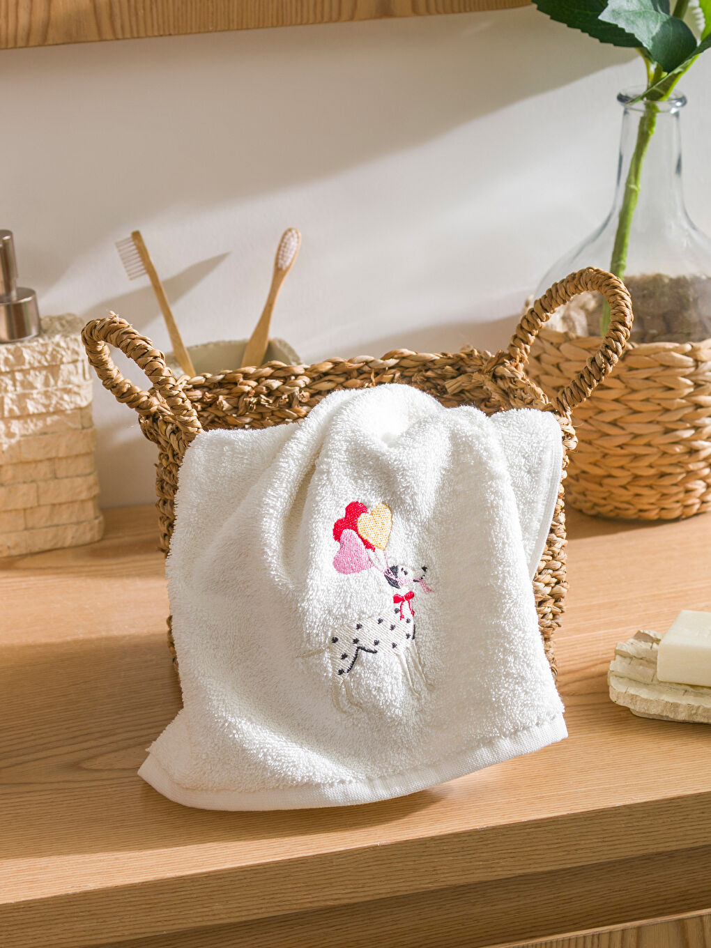 LCW HOME Vezeni cvetni pamučni ručni peškir 50x80 cm -W5GT54Z8-R9J
