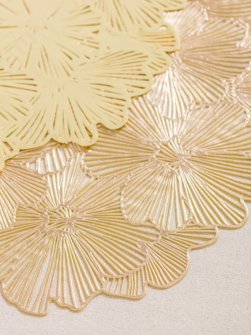 Floral Pattern Underplate 2 Pack 37 cm-4