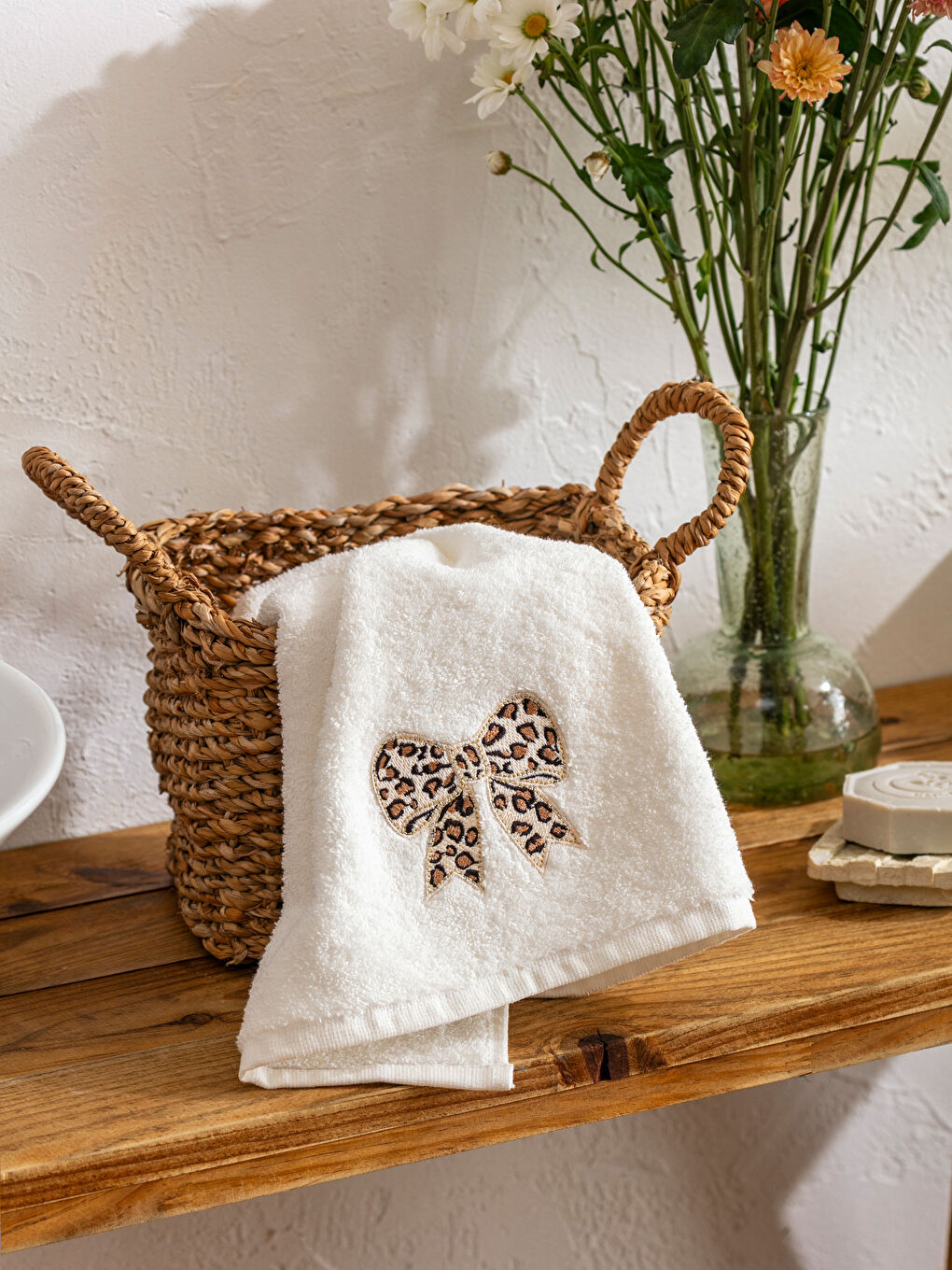 LCW HOME خاولی دەستی گۆڵدوزی کراو بە پێچەوانە 50x80 cm -W5H710Z8-EEW