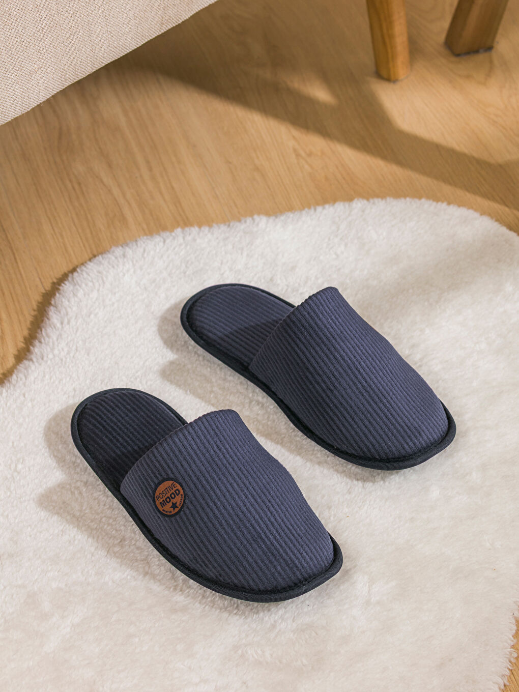 نعال منزلية مطرزة للرجال-1