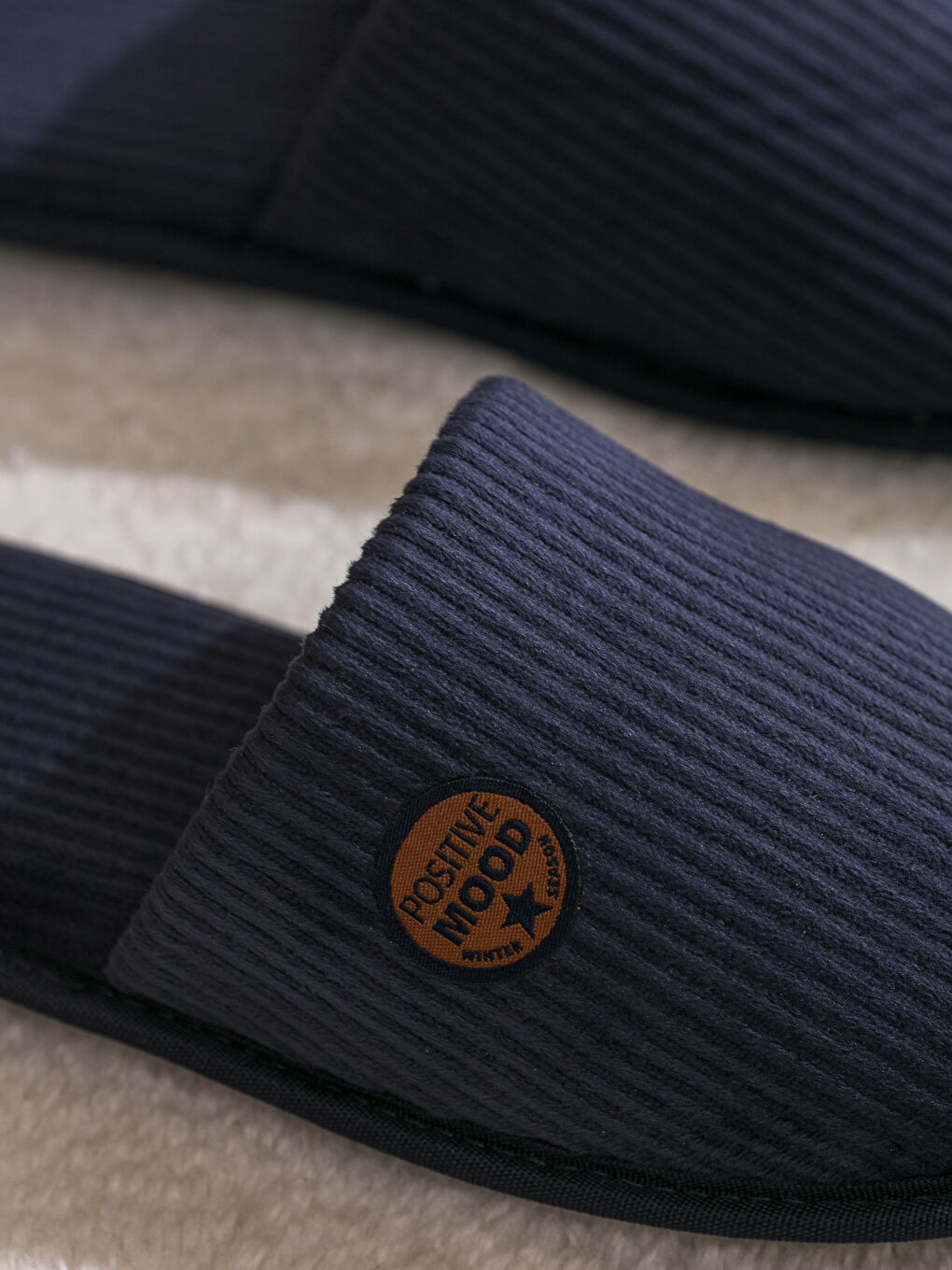 نعال منزلية مطرزة للرجال-2