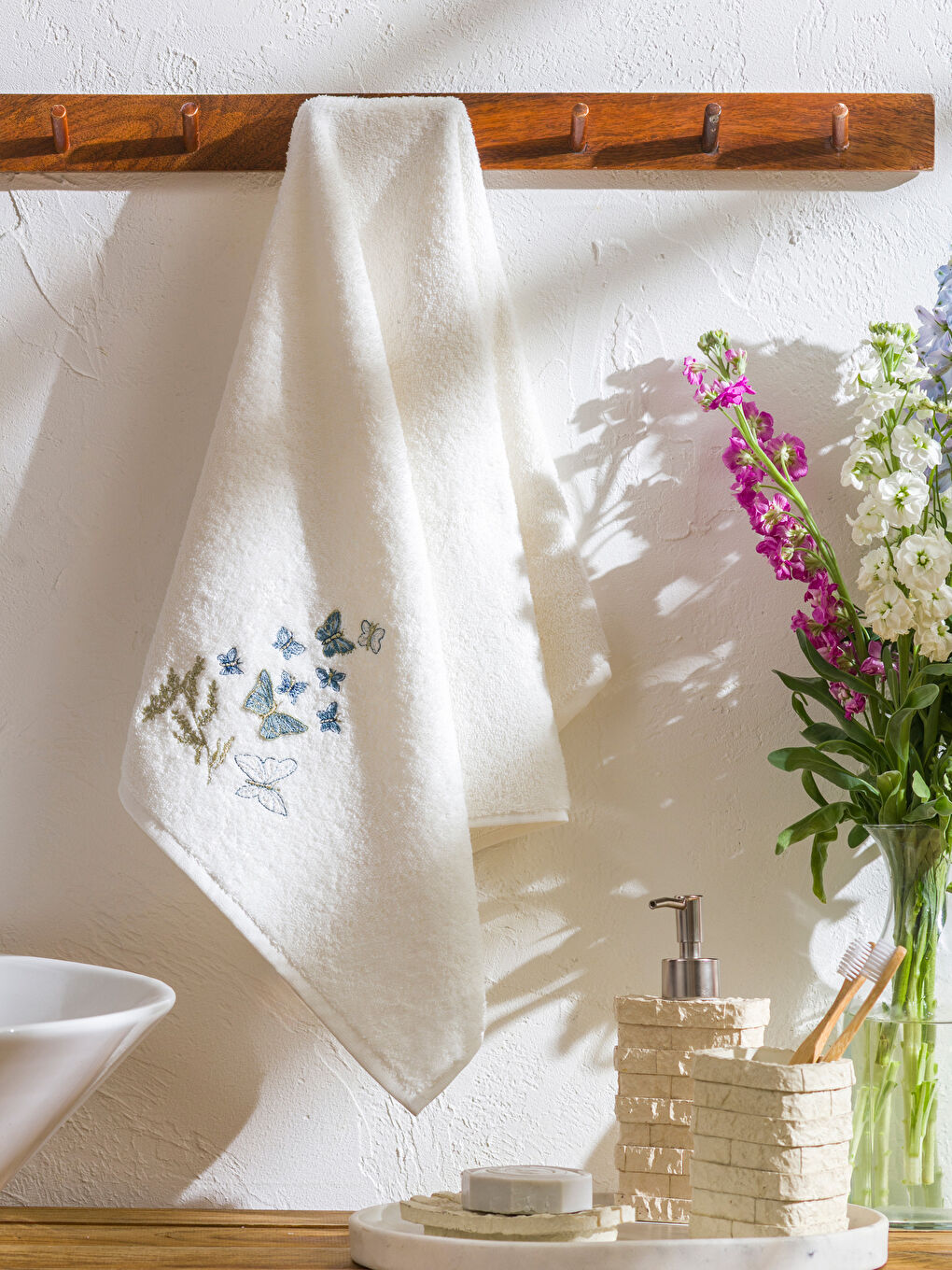LCW HOME Butterfly Embroidered Hand Towel 50x80 cm -W5HL35Z8-EEW