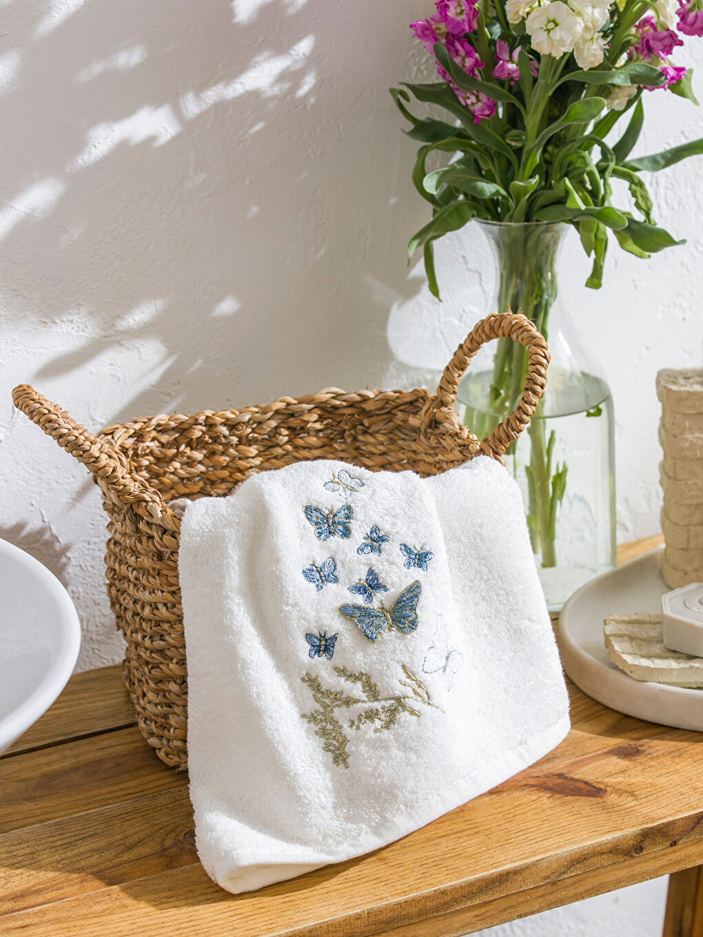 LCW HOME Butterfly Embroidered Hand Towel 50x80 cm -W5HL35Z8-EEW