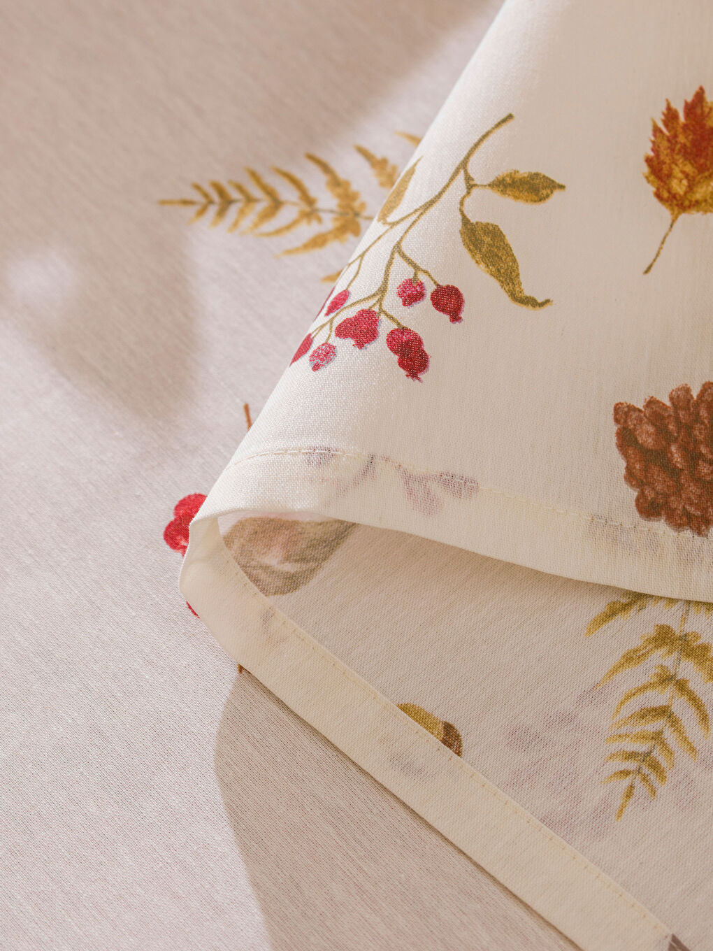 LCW HOME Printed Tablecloth 150x200 cm -W5HO14Z8-F9C