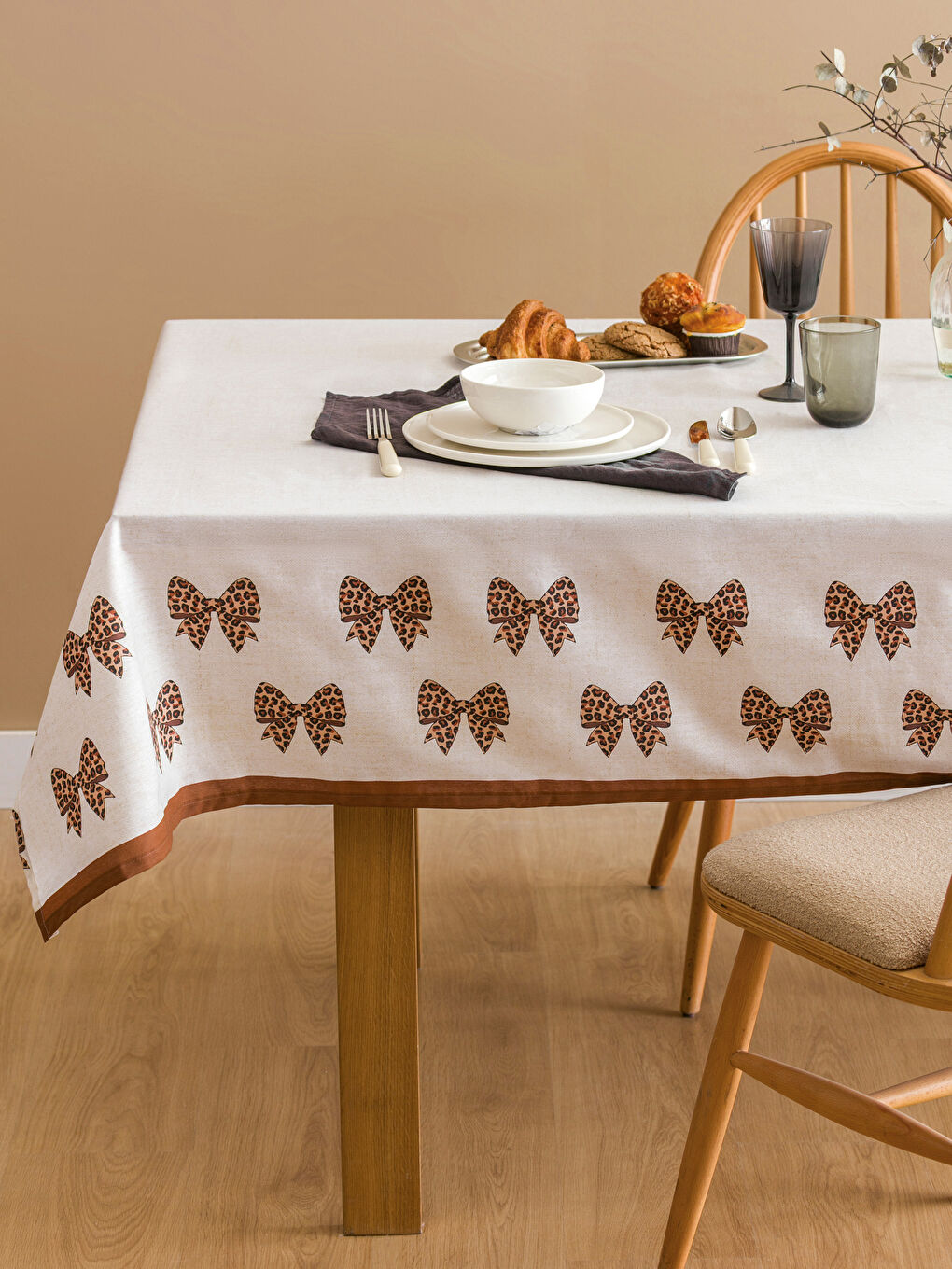 LCW HOME Printed Tablecloth 150x220 cm -W5HT53Z8-F9C