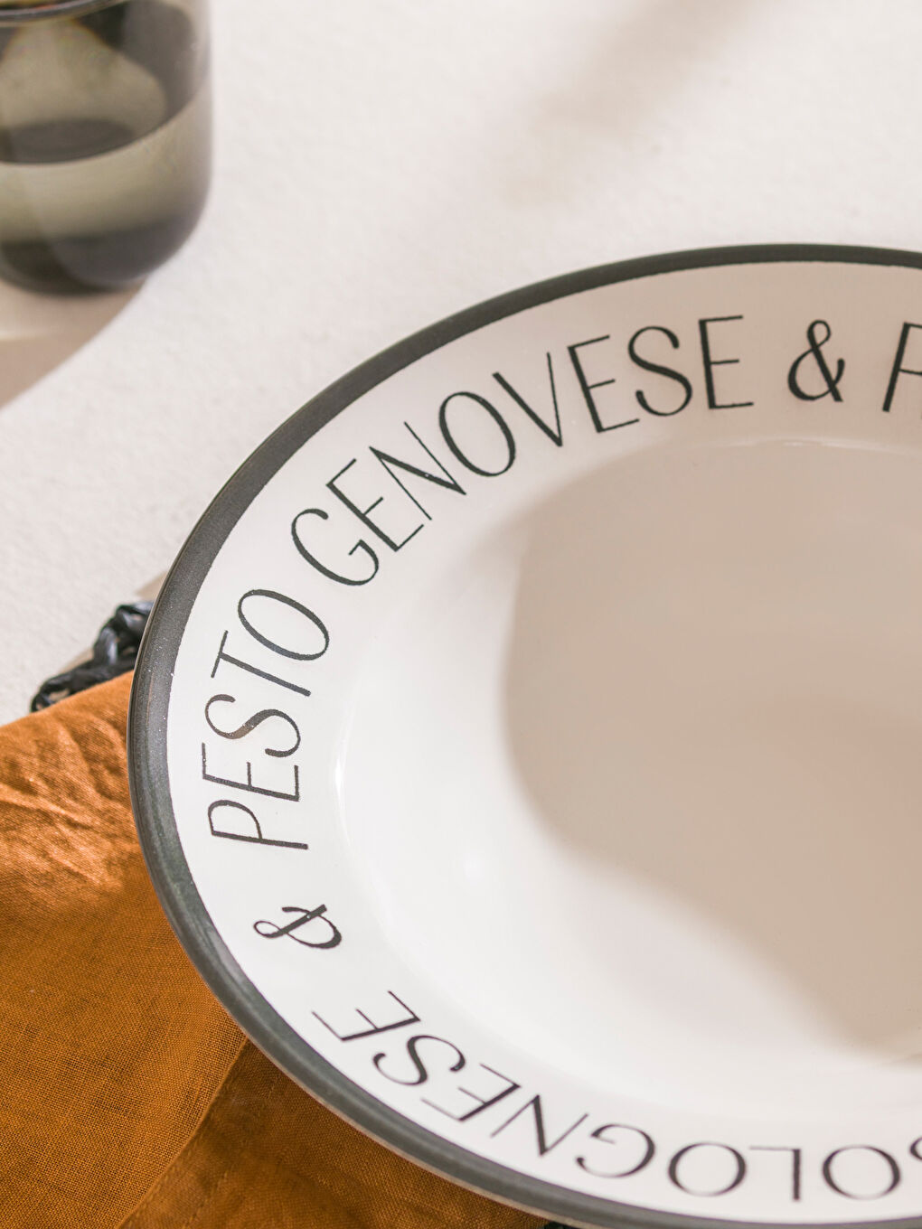 Siyah Baskılı Seramik Makarna Tabağı 26 cm-1