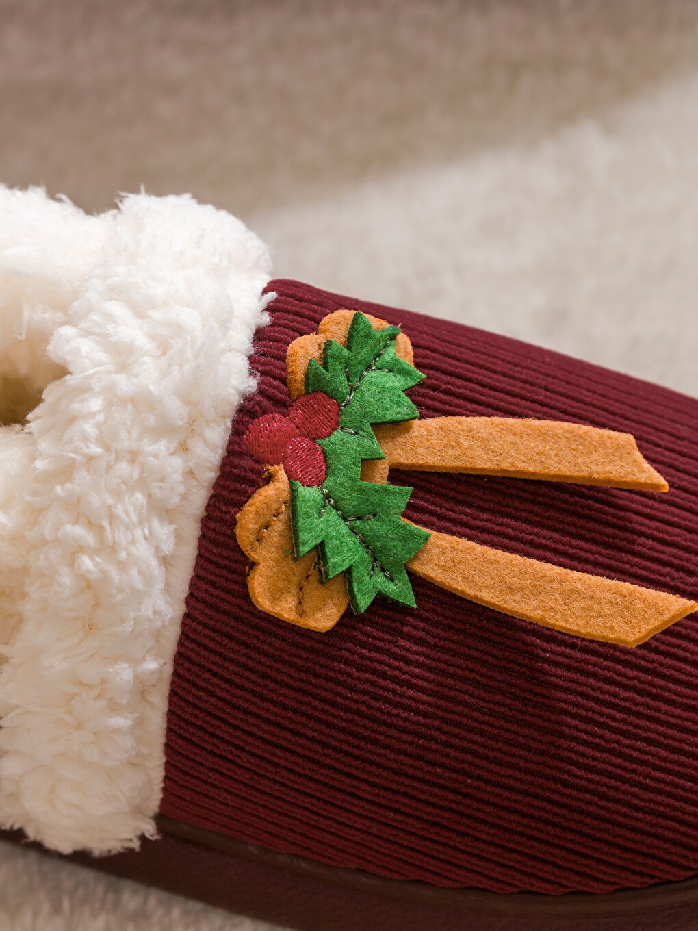 Kırmızı Yılbaşı Temalı Pelüş Kadın Ev Botu-2