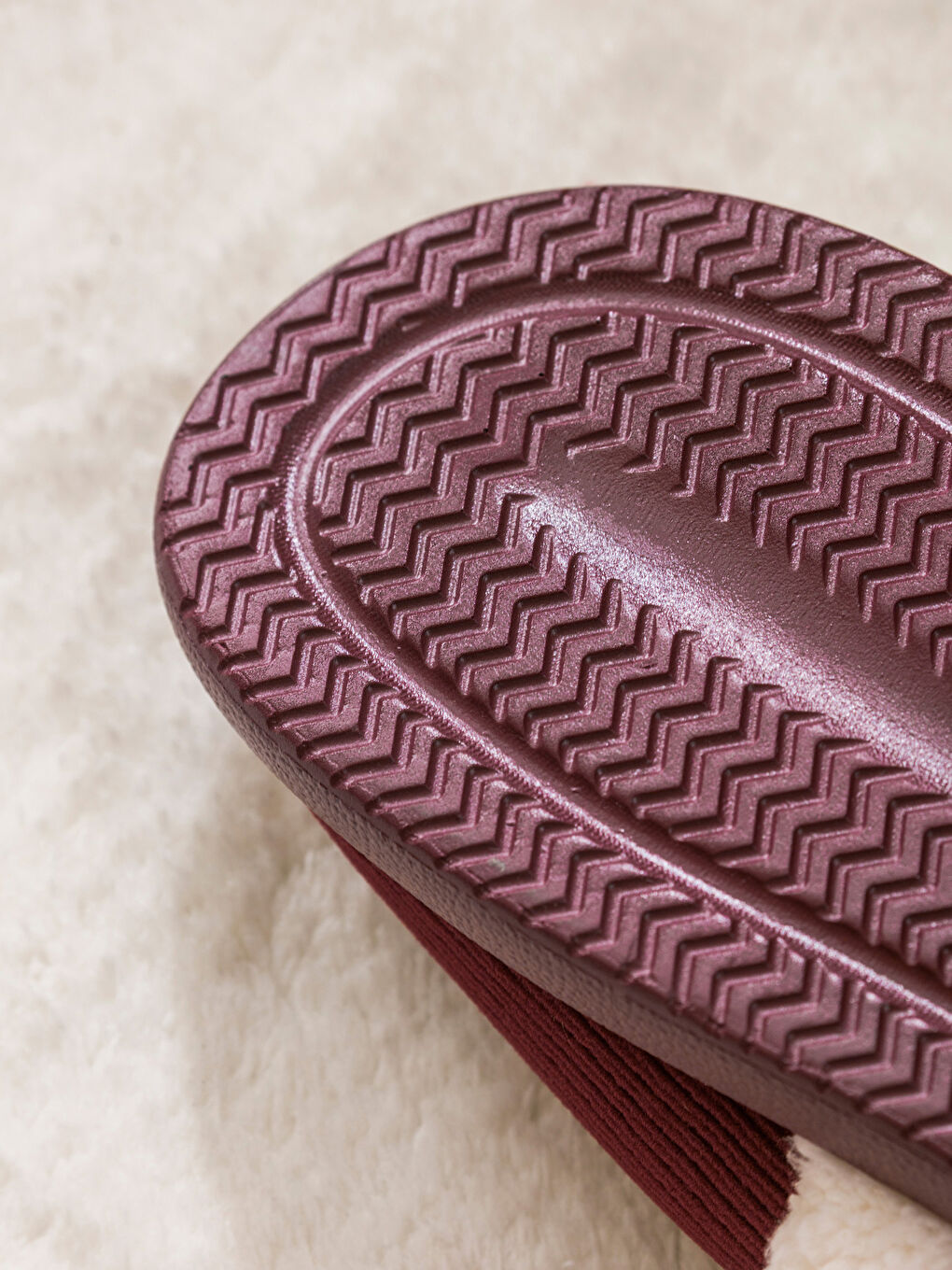 Kırmızı Yılbaşı Temalı Pelüş Kadın Ev Botu-4