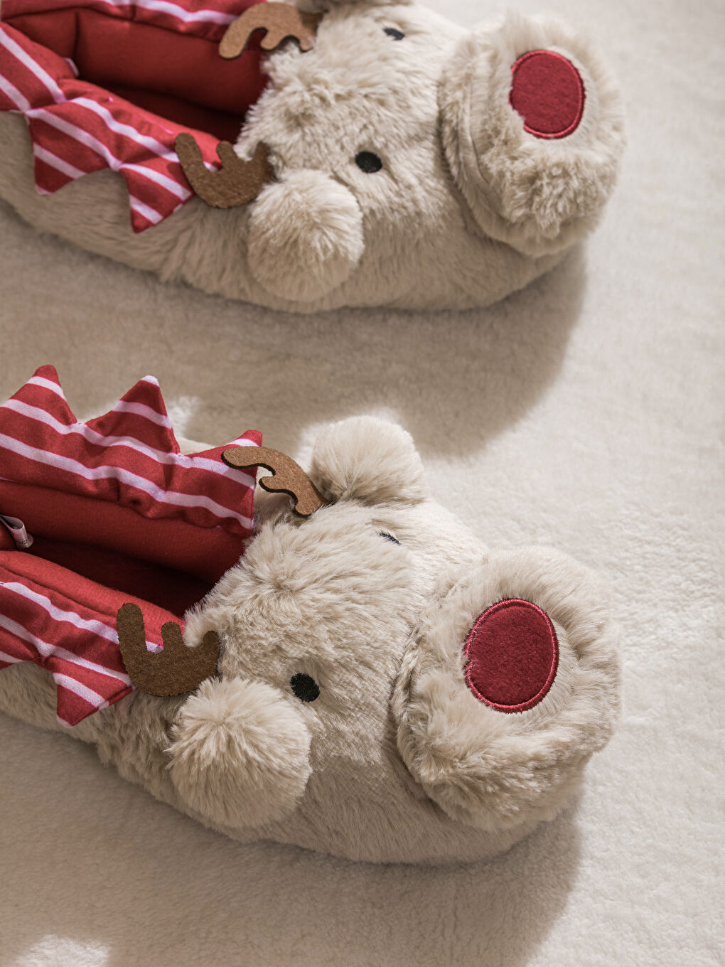 Beyaz Hayvan Figürlü Pelüş Kadın Panduf-2