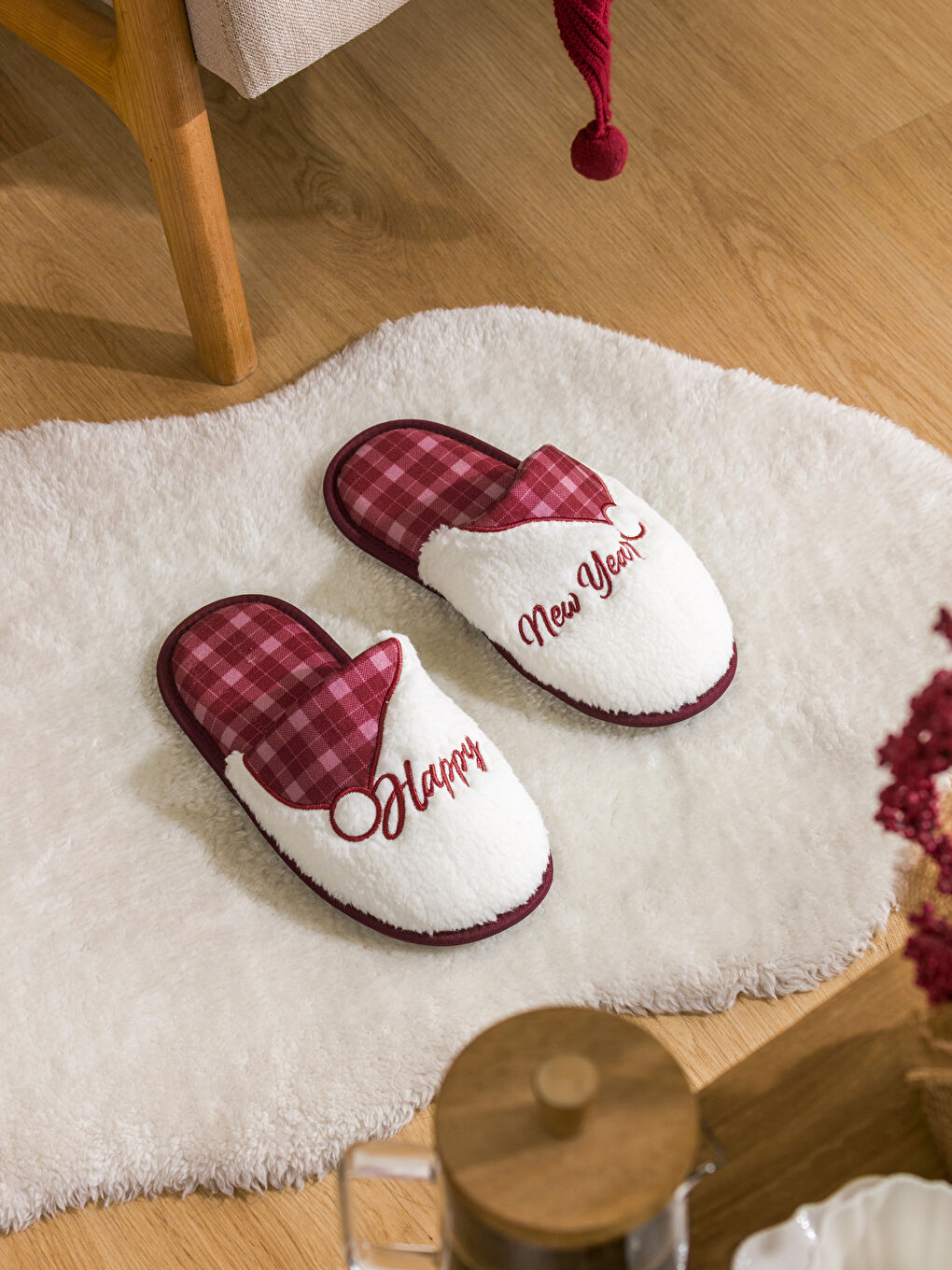 Beyaz Yılbaşı Temalı Kadın Pelüş Ev Terliği