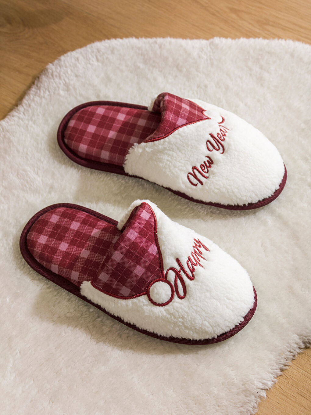 Beyaz Yılbaşı Temalı Kadın Pelüş Ev Terliği-1