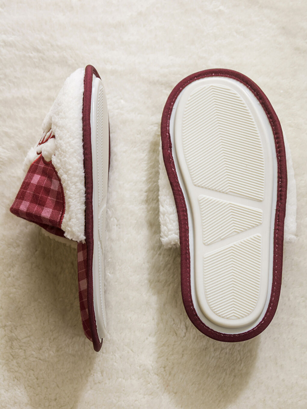 Beyaz Yılbaşı Temalı Kadın Pelüş Ev Terliği-3