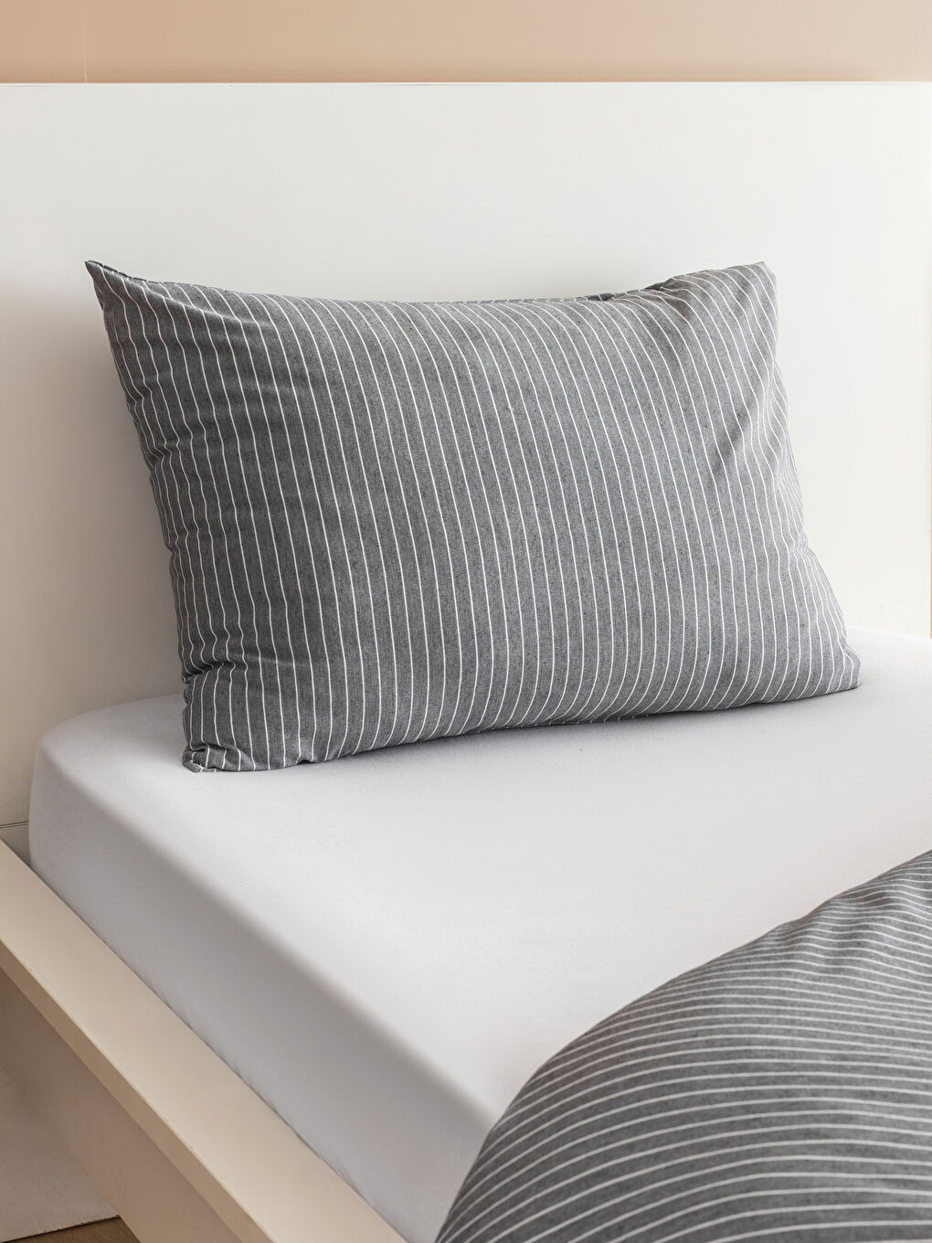 LCW HOME سێتی کەڤەری تاکە پەڕۆی نەخشدار و هێڵدار -W5I411Z8-FKN