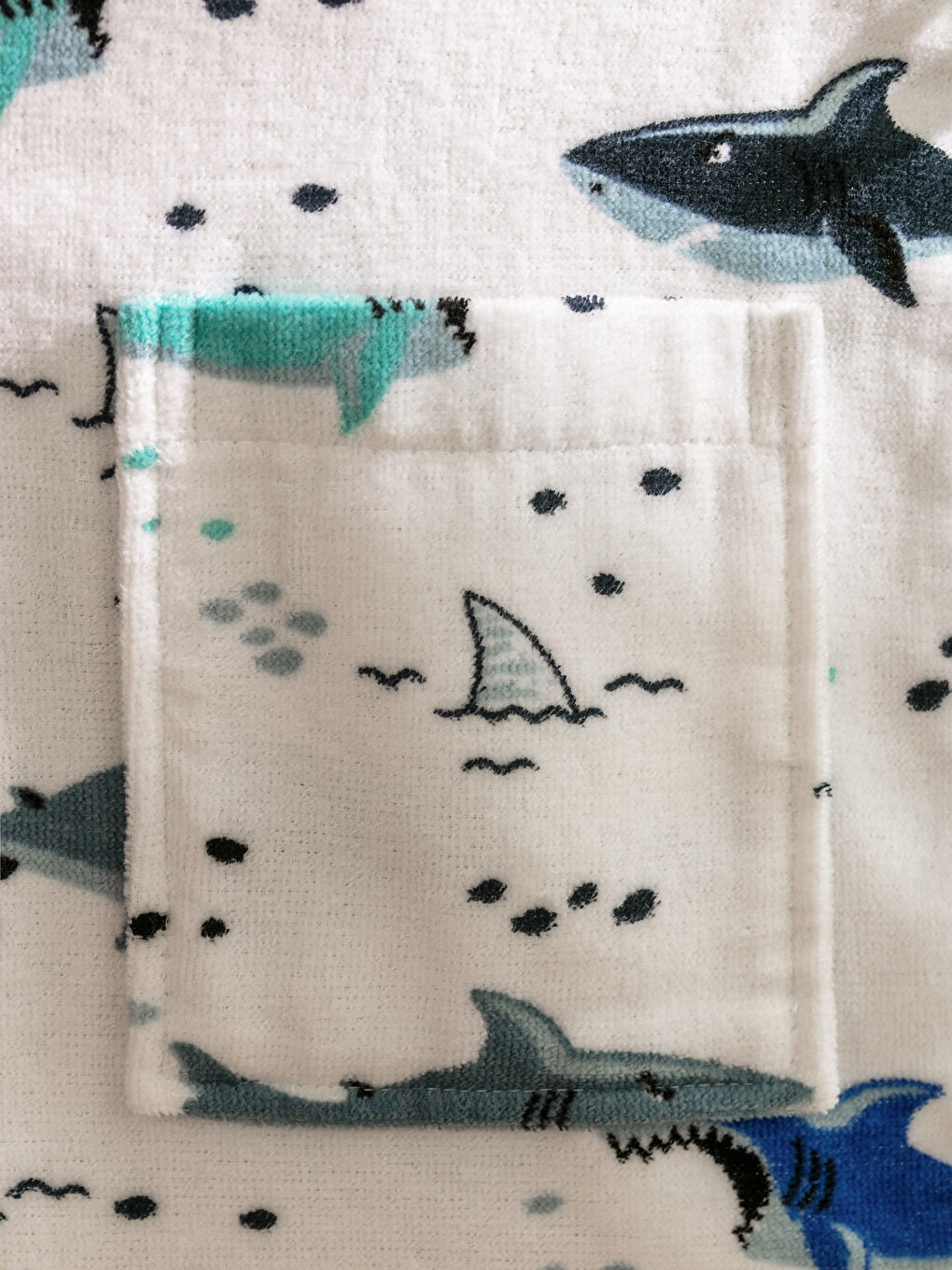 Karışık Baskılı Kapüşonlu Erkek Çocuk Bornoz-5