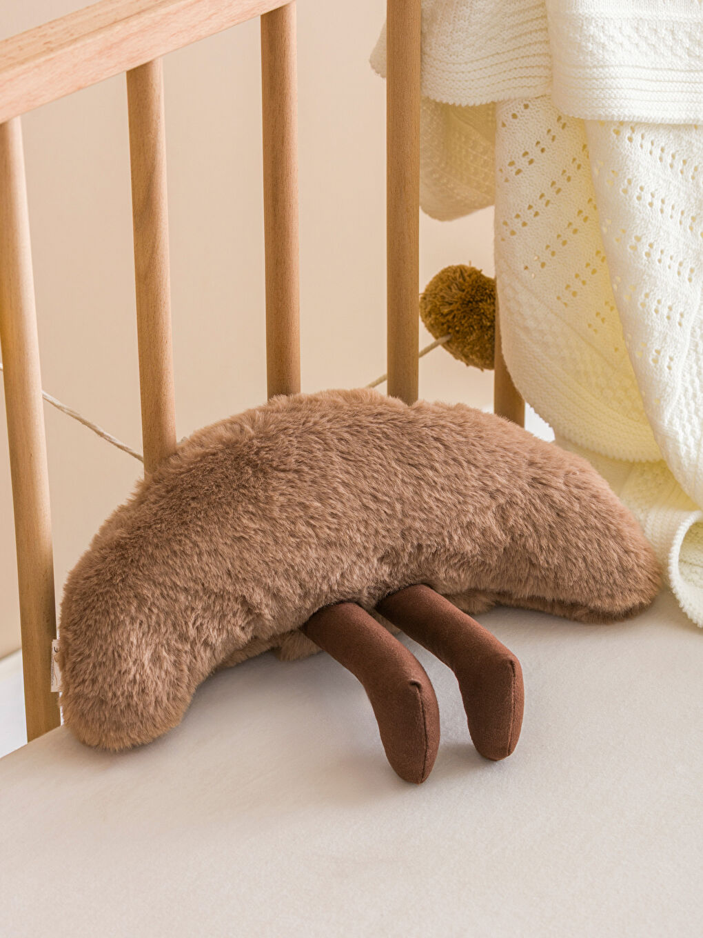 Bej Pelüş Figürlü Bebek Kırlent 33 cm-2