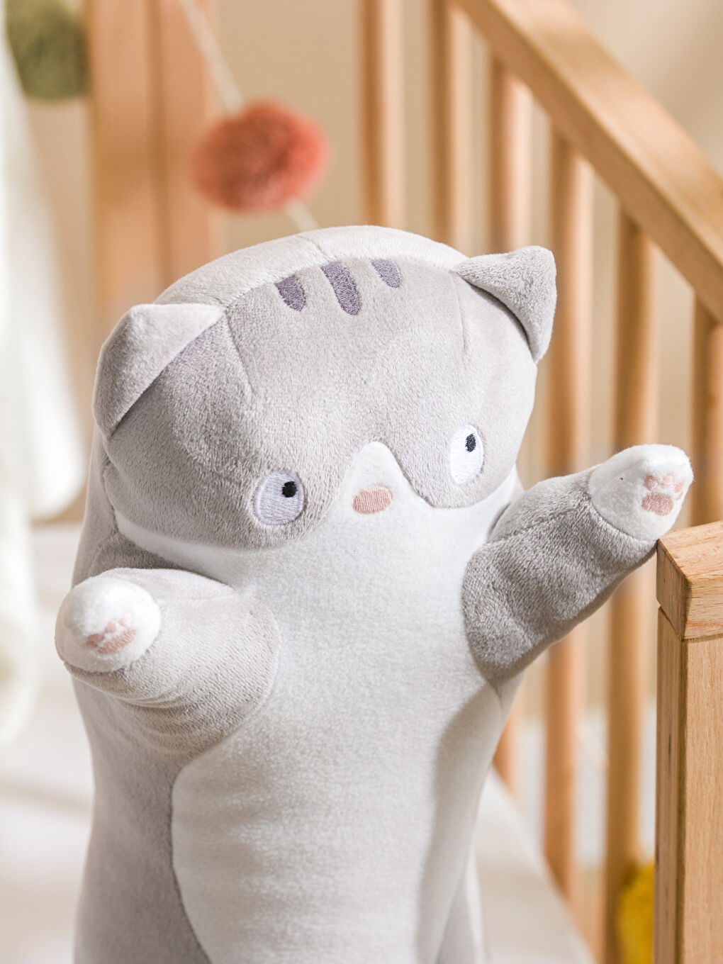 Gri Kedi Figürlü Pelüş Koyun Kırlent 51 cm-1