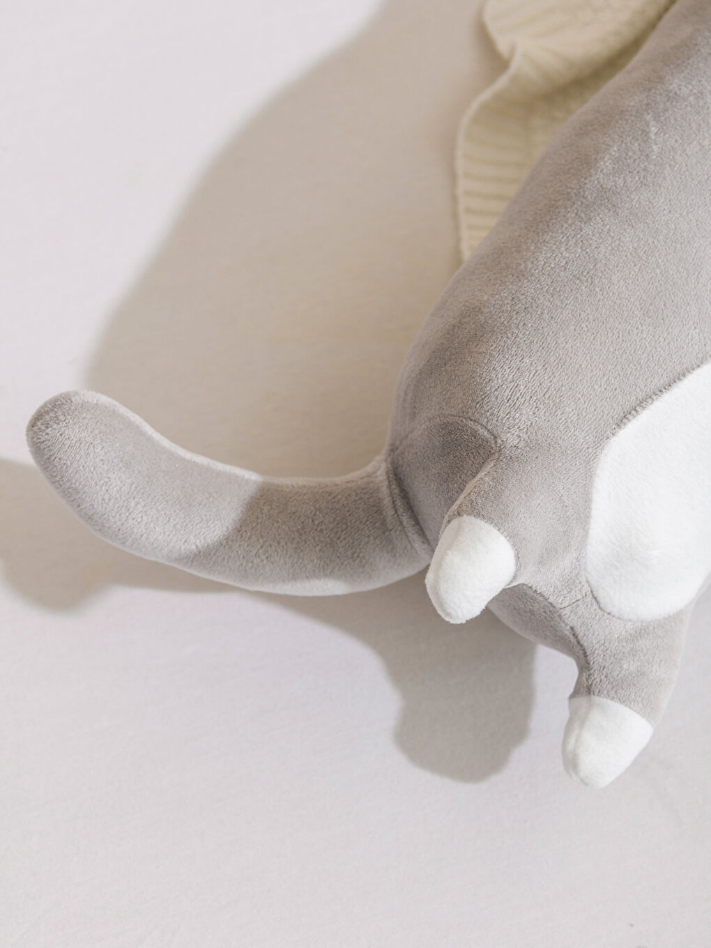 Gri Kedi Figürlü Pelüş Koyun Kırlent 51 cm-2