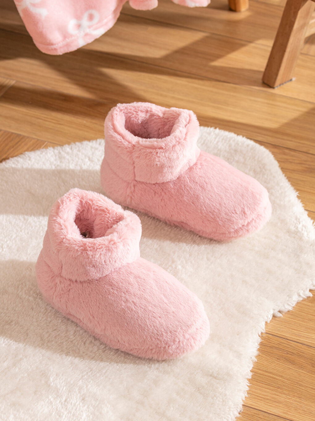 Pembe Kadın Pelüş Ev Botu-1