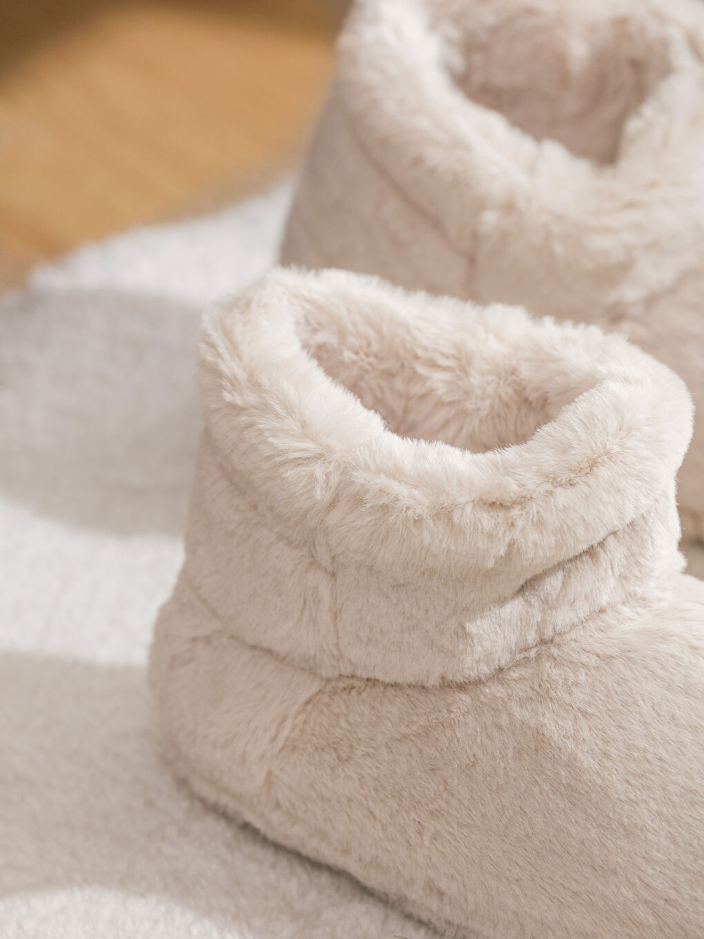 Bej Kadın Pelüş Ev Botu-2