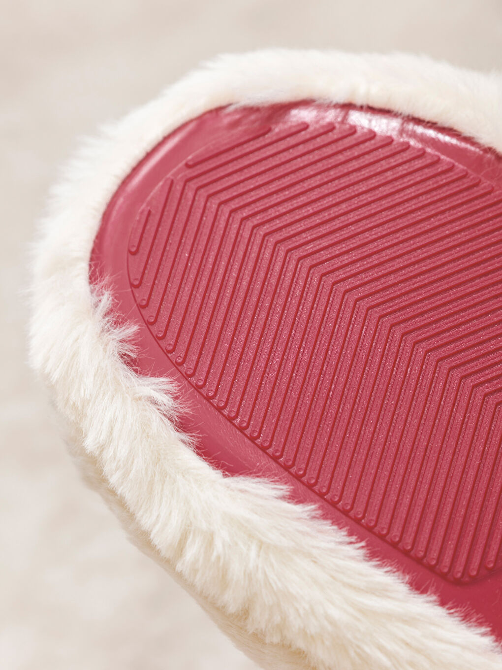 Beyaz Hayvan Figürlü Pelüş Kadın Ev Botu-4