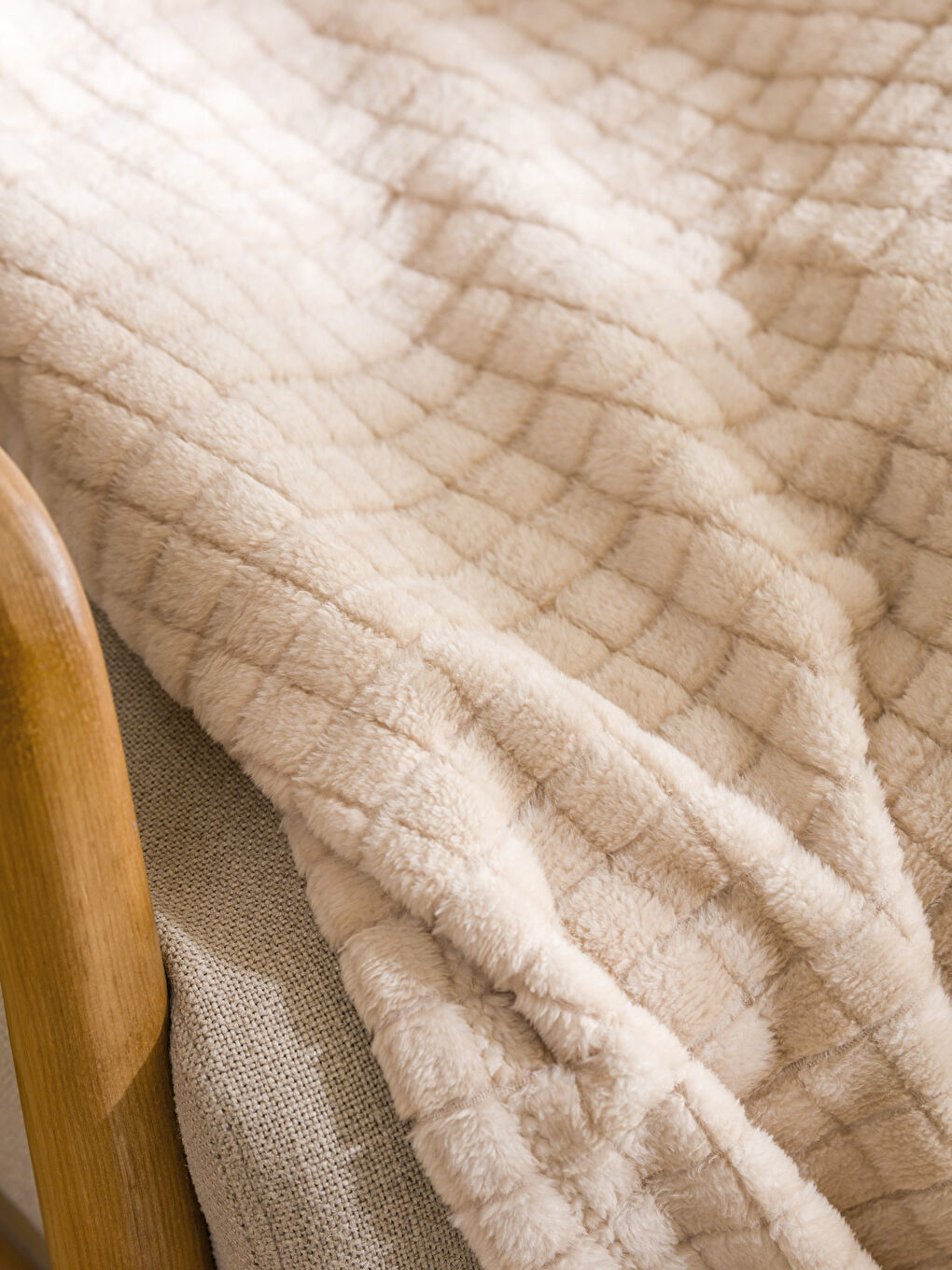 Bej Tomurcuk Desenli Tv Battaniyesi 100x150 cm-1