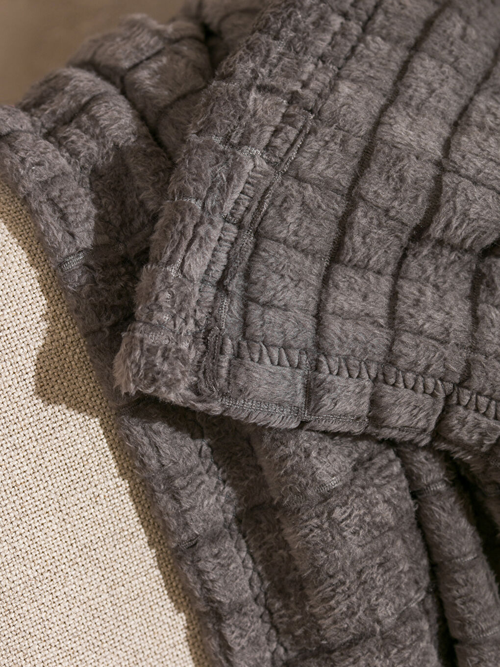 Antrasit Tomurcuk Desenli Tv Battaniyesi 100x150 cm-2