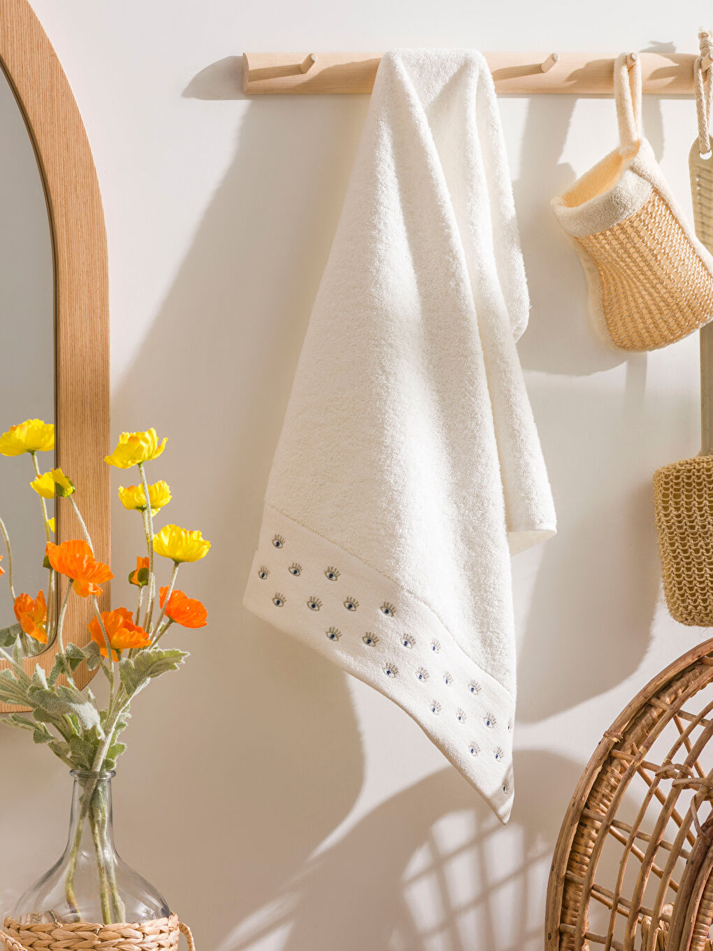 Ekru Nakışlı Yüz Havlusu 50x80 cm