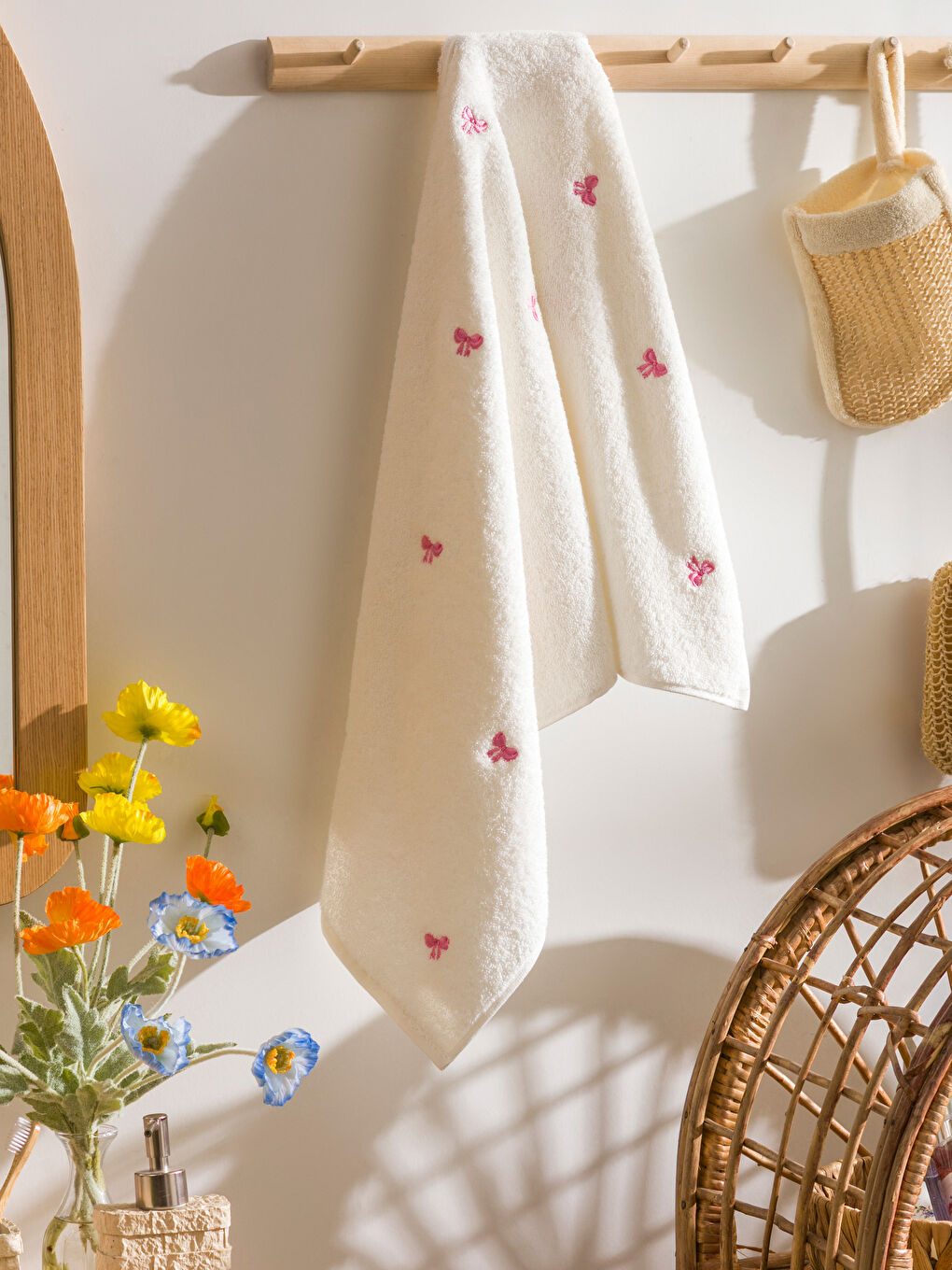 Ekru Nakışlı Pamuklu Yüz Havlusu 50x80 cm