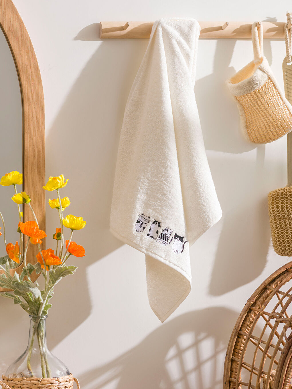 Ekru Nakışlı Yüz Havlusu 50x80 cm