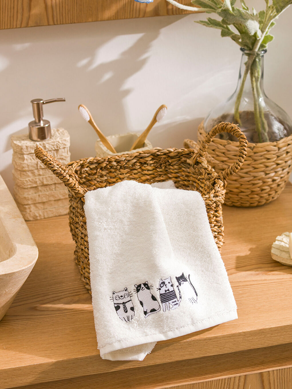 Ekru Nakışlı Yüz Havlusu 50x80 cm-3