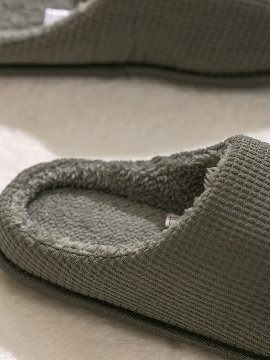 პლუში მამაკაცებისთვის სახლის ჩუსტები-2