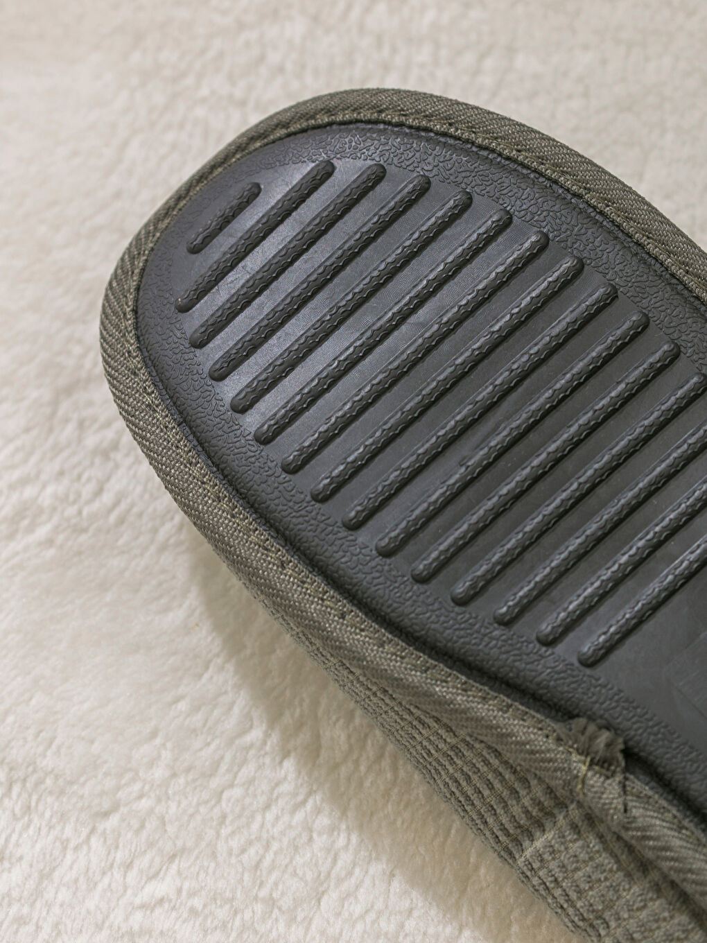 პლუში მამაკაცებისთვის სახლის ჩუსტები-4