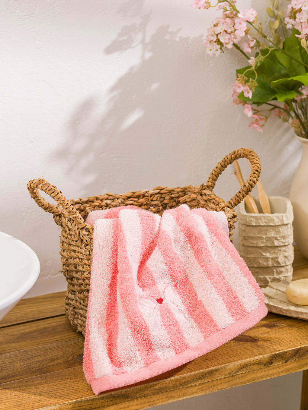 Pembe Çizgi Desenli Yüz Havlusu 50x80 cm-3