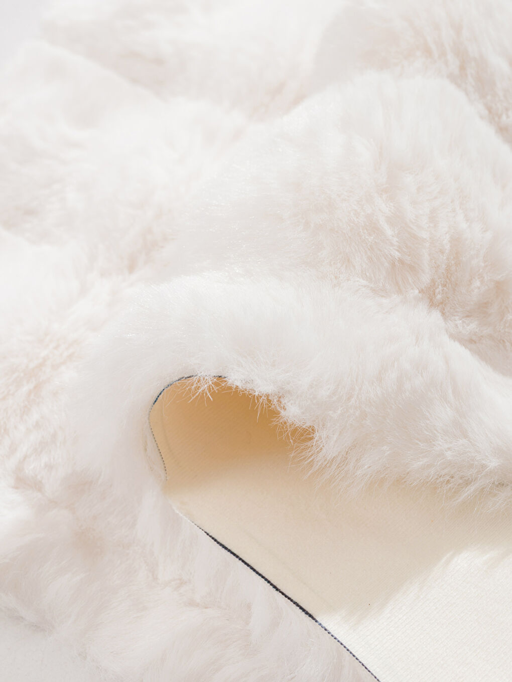 Ekru Pelüş Halı 50x80 cm-3