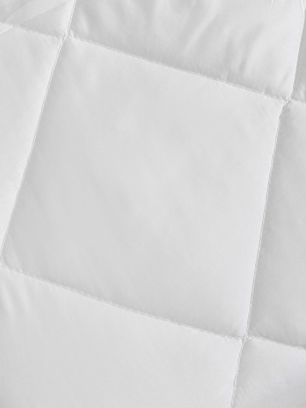 Beyaz Desenli Çift Kişilik Yorgan 195x215 cm-1