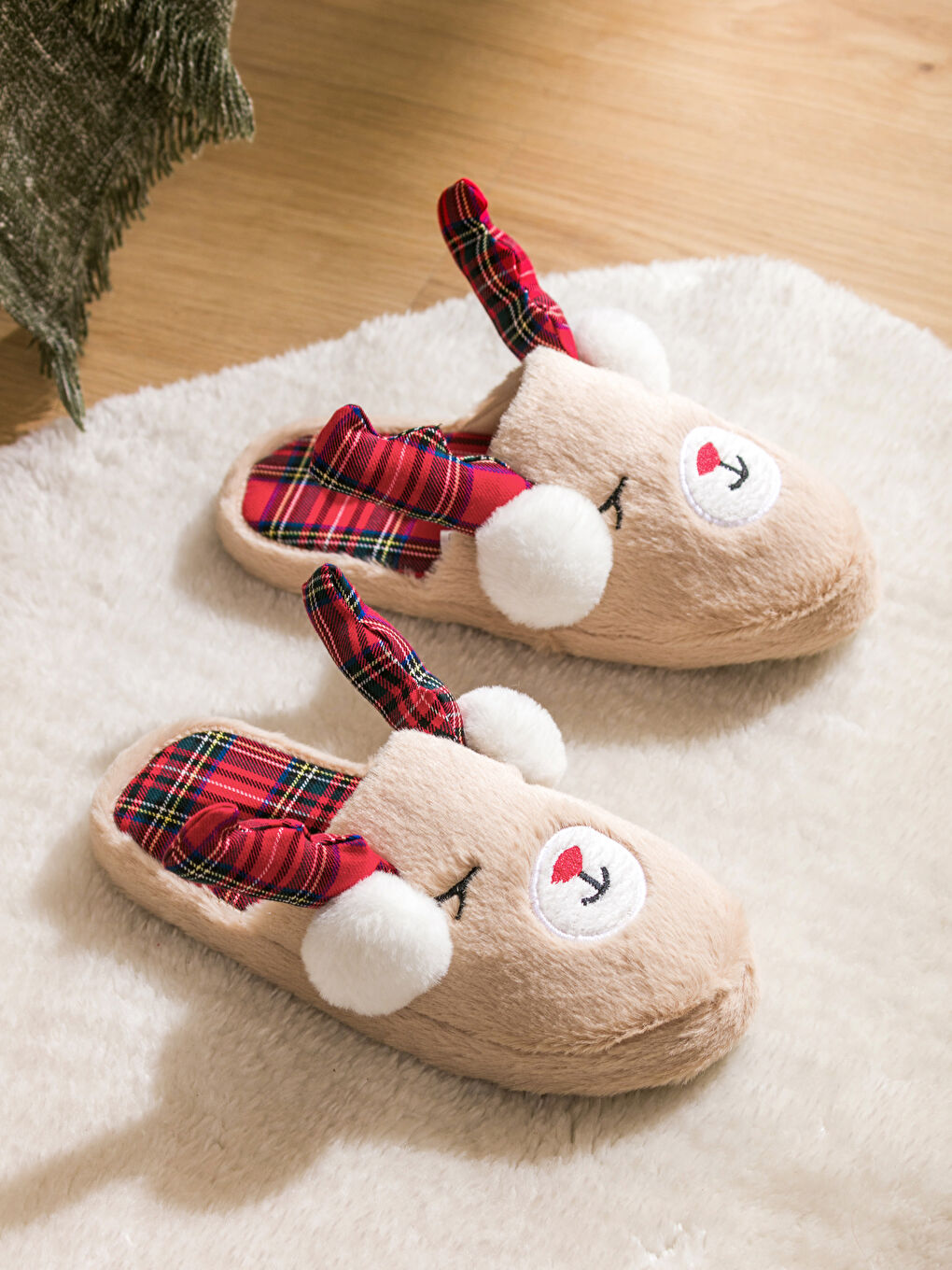 Bej Yılbaşı Temalı Pelüş Kadın Ev Terliği-1