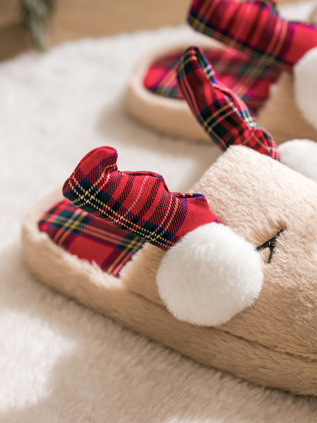 Bej Yılbaşı Temalı Pelüş Kadın Ev Terliği-2